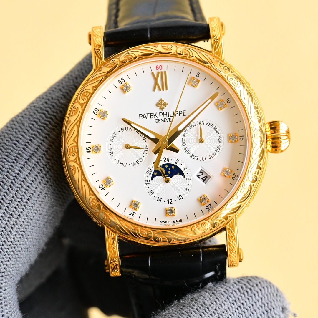 NO:148739,Platinum The beautiful chapters between the wrists of Patek Philippe carved watches In the dazzling galaxy of watchmaking, Patek Philippe carved watches are like the most dazzling star. On the dial, delicate and exquisite carvings are like flowers blooming in time. Every petal and every vein is carefully carved by the watchmaker with magical skills. The carving seems to give the watch life, showing a dynamic beauty between light and shadow. When the light falls gently, the carvings are like a lively elves dancing on the dial, performing a silent luxury dance. 1 Paired with the imported multi-functional movement [non-market domestic movement] (zero rework) function (24 hours, week/star/month) This watch has a power reserve of 38-48 hours.  2 imported 316L stainless steel, using vacuum plating in 18k quality furnace!  3 Paired with exclusive custom square scale cowhide strap 4 wear-resistant scratch-resistant sapphire glass mirror!  530 meters of living waterproof level. Patek Philippe is simple but not simple!  The quality of real-life shooting is consistent!  ,,patek philippe,cowhide19860909白金 百达翡丽雕花腕表腕间的绝美华章 在制表的璀璨星河里,百达翡丽雕花腕表宛如一颗最为耀眼的星辰. 表盘之上,细腻而精致的雕花宛如盛开在时光中的繁花.每一片花瓣、每一道脉络,皆由制表师以鬼斧神工般的技艺精心雕琢.那雕花仿若赋予了腕表生命,在光影交错间,展现出动态的美感.当光线轻轻洒落,雕花之处便似灵动的精灵在表盘上舞动,演绎着一场无声的奢华之舞. 1搭配进口多功能机芯【非市场普通国产机芯】（零返修）功能（24小时,星期/星辰/月份）此腕表拥有38-48小时动力储备. 2进口316L精钢,采用18k品质炉内真空电镀！ 3搭配独家定制方形鳞纹牛皮表带 4耐磨防刮蓝宝石玻璃镜面！ 530米生活防水等级. 百达翡丽（Patek Philippe） 简约而不简单！实物拍摄品质如一！,,patek philippe,cowhide,Watch