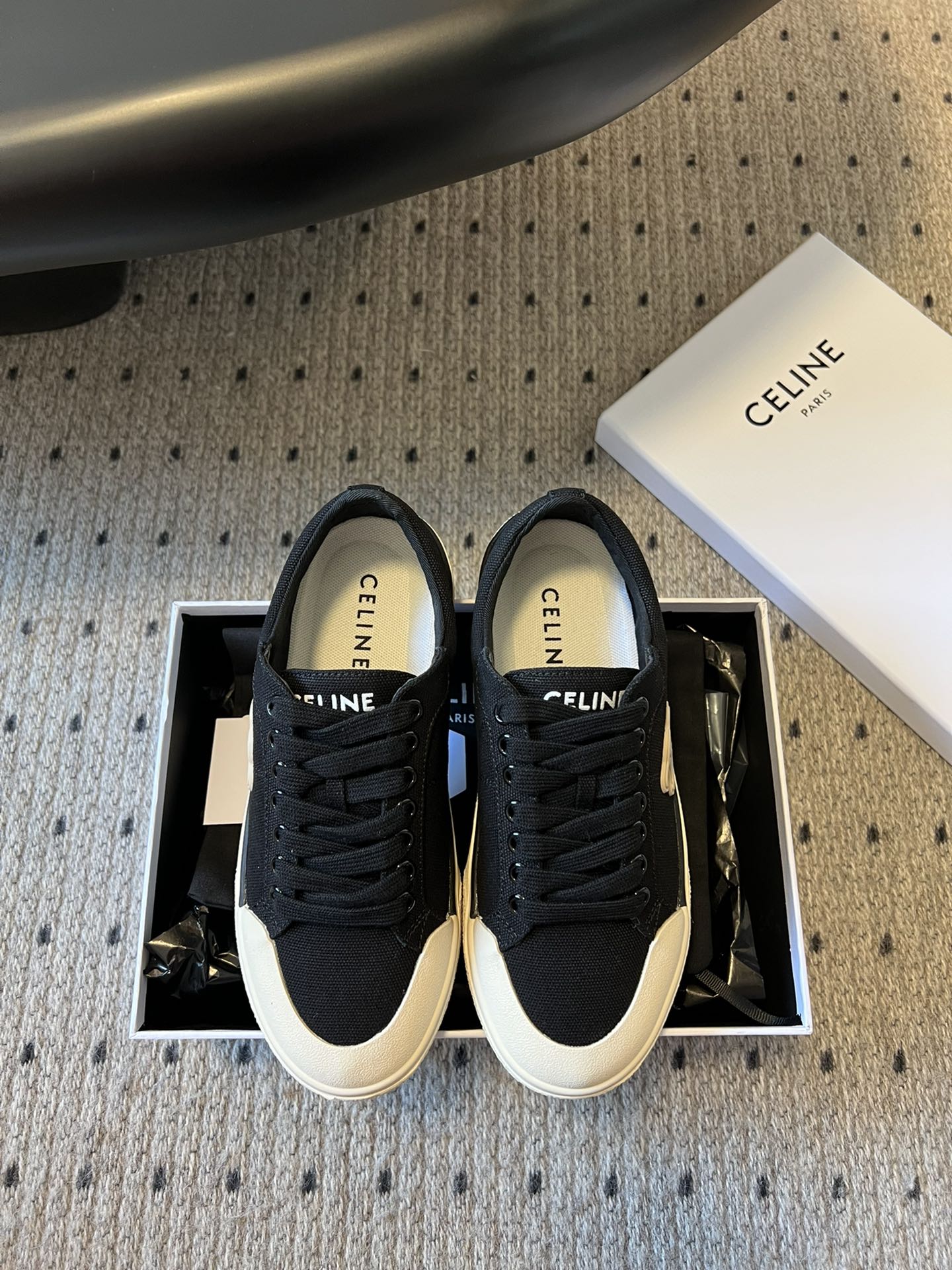 NO:233311,Top quality CELIN* 25ss low-top Arc de Triomphe canvas shoes, CELINE logo thick-soled bread shoes, 2025 spring and summer new women Arc de Triomphe logo lace-up 356853 simple and comfortable, clean and neat, increasing height and making legs thin. Whether it is single or paired with wide-leg pants, high street and retro, let's make CELINE girls, upper original fabric, inner lining, original inner lining, outsole, open mold rubber outsole Size#35-40 (40 customization, no return or replacement), casual shoes/sports shoes, celine, sneakers19860909顶级品质 CELIN* 25ss低帮凯旋门帆布鞋 鞋后帮和侧面压印CELINE标志厚底面包鞋2025春夏新款女凯旋门徽标系带356853简单舒服,干净利落,增高显腿细 无论是单穿还是搭配阔腿裤,高街又复古一起来做CELINE女孩 鞋面原版布面 内里原版内里 大底原版开模橡胶大底 Size#35-40（40定制不退不换）,休闲鞋/运动鞋,celine,sneakers,Women's Shoes