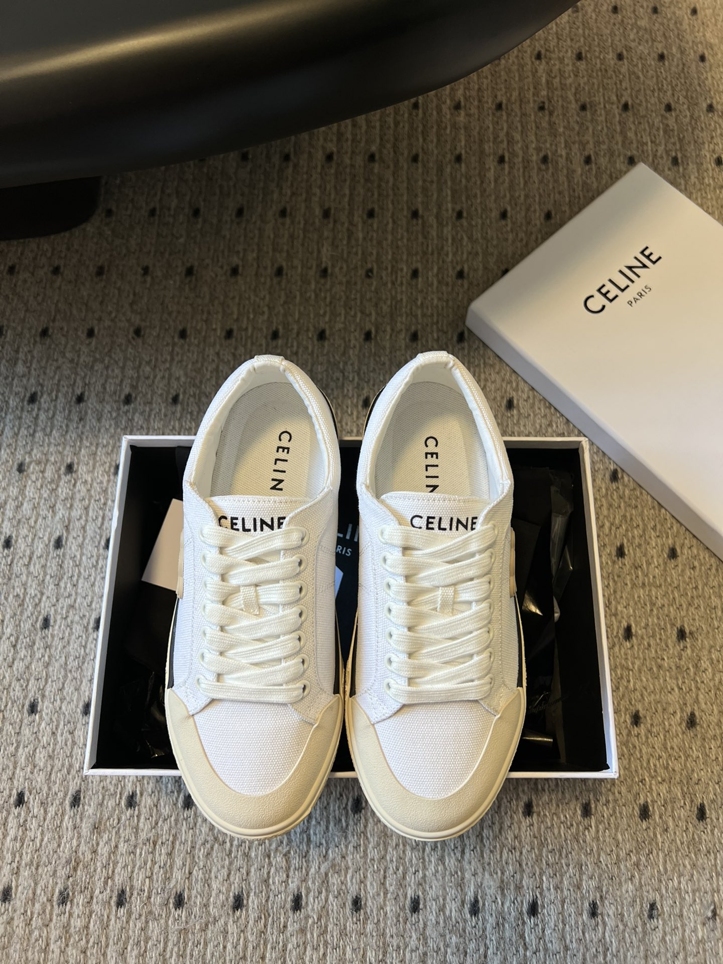 NO:233314,Top quality CELIN* 25ss low-top Arc de Triomphe canvas shoes, CELINE logo thick-soled bread shoes, 2025 spring and summer new women Arc de Triomphe logo lace-up 356853 simple and comfortable, clean and neat, increasing height and making legs thin. Whether it is single or paired with wide-leg pants, high street and retro, let's make CELINE girls, upper original fabric, inner lining, original inner lining, outsole, open mold rubber outsole Size#35-40 (40 customization, no return or replacement), casual shoes/sports shoes, celine, sneakers19860909顶级品质 CELIN* 25ss低帮凯旋门帆布鞋 鞋后帮和侧面压印CELINE标志厚底面包鞋2025春夏新款女凯旋门徽标系带356853简单舒服,干净利落,增高显腿细 无论是单穿还是搭配阔腿裤,高街又复古一起来做CELINE女孩 鞋面原版布面 内里原版内里 大底原版开模橡胶大底 Size#35-40（40定制不退不换）,休闲鞋/运动鞋,celine,sneakers,Women's Shoes