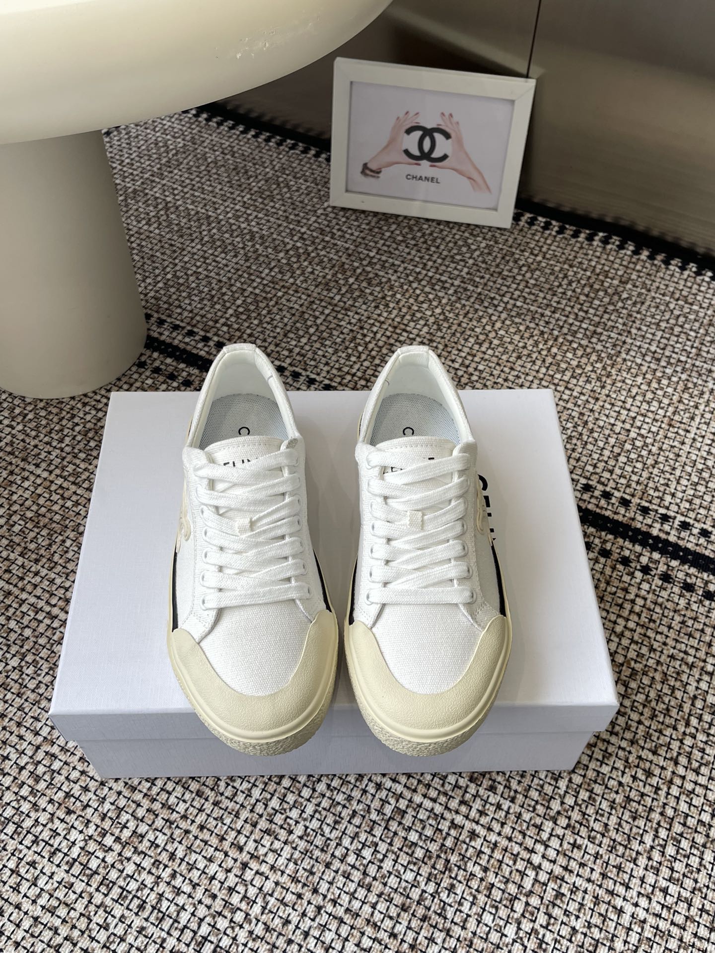Celine Runner CR-07 High-Fashion Sneakers - Comfortable & Chic 2 i1742503435 1046 0