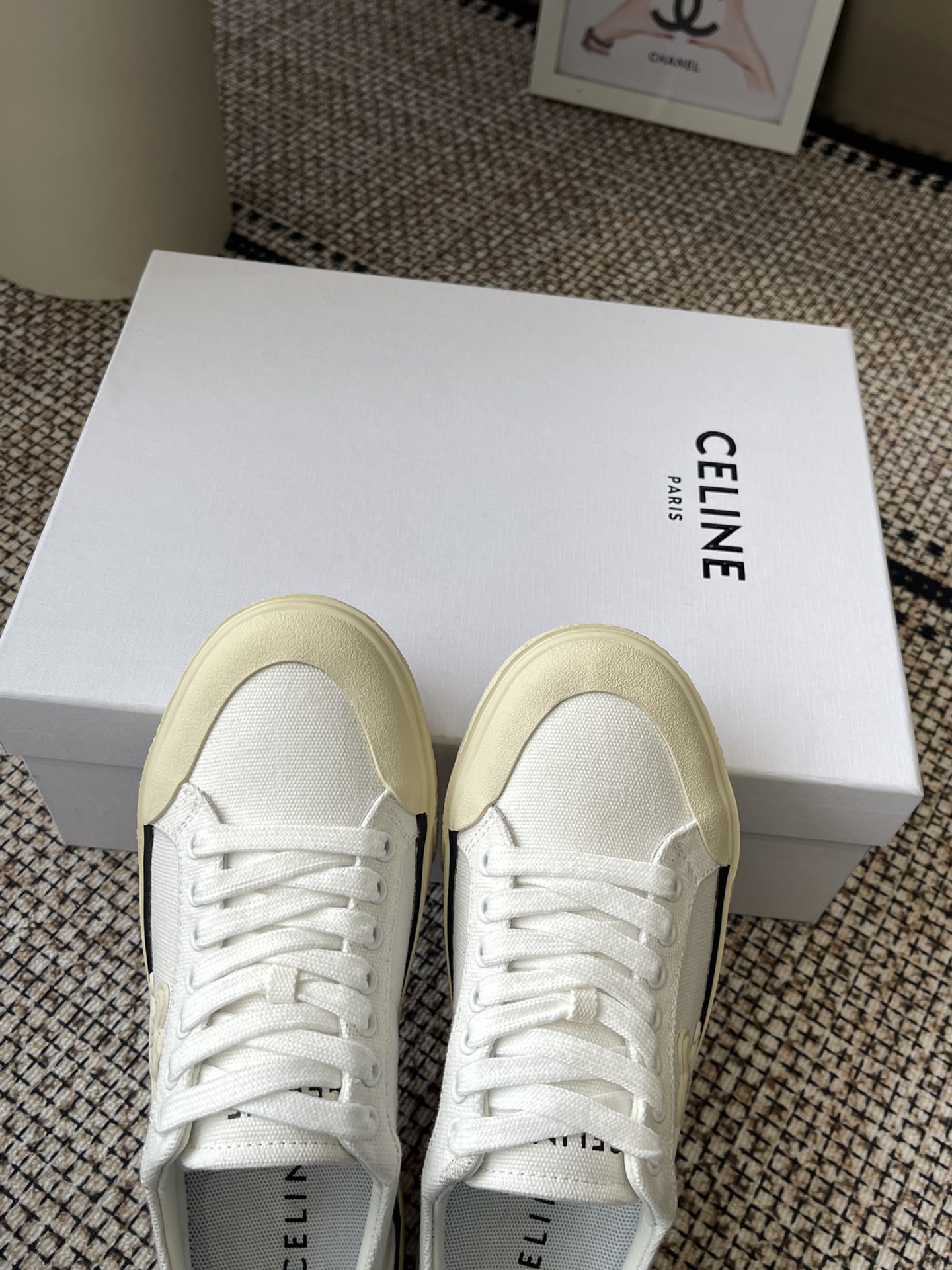 Celine Runner CR-07 High-Fashion Sneakers - Comfortable & Chic 3 i1742503435 5143 1