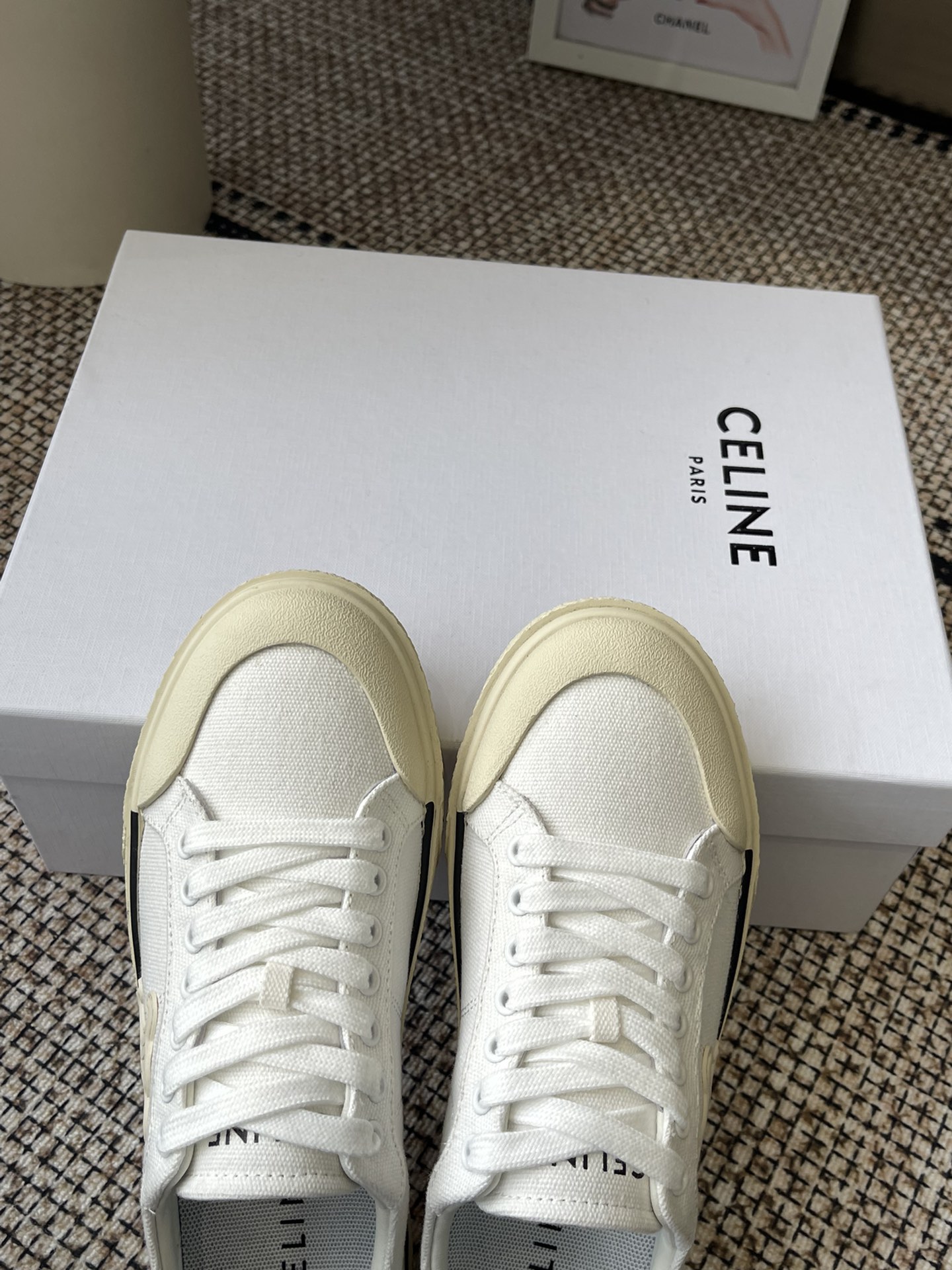 Celine Runner CR-07153 Sneakers - Iconic Design, Comfortable Fit, and Elegant Style 3 i1742503540 6624 1
