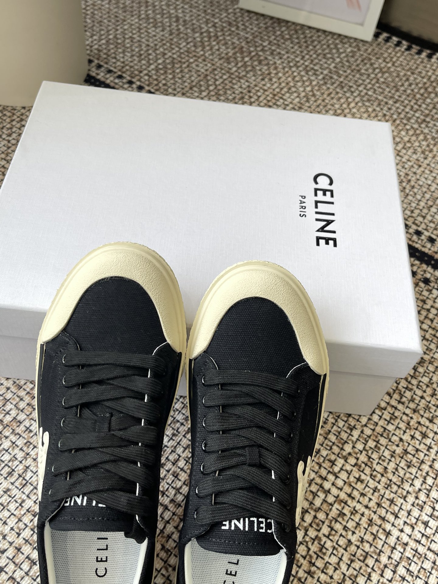 Celine Runner CR-07153 Sneakers - Iconic Design, Comfortable Fit, and Leg-Lengthening 3 i1742503580 6820 1