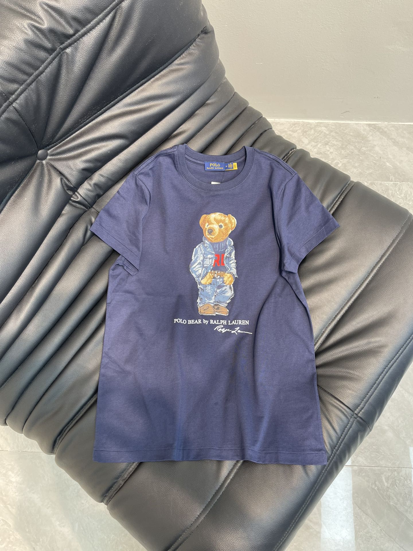 NO:318693,Ralph Laure* Ralph polo 25 spring and summer new round neck R-line bear bear short-sleeved printed short-sleeved T-shirt. A must-have, bear T makes you become fashionable in seconds, and the cartoon printed short-sleeved T-shirt is really super cute!  Moreover, its style is slightly loose, not picky about the figure!  It is also very versatile~ Whether it is jeans, shorts, or skirts, you can easily match it. It is definitely a piece that fashionable people cannot miss~S-XL, loro piano, skirts, shorts, jeans, T-shirt, tees, t-shirt, alexander wang19860909Ralph Laure* 拉夫polo25春夏新款圆领R字熊小熊短袖印花短袖T恤.必备款,小熊T让你秒变时髦精,卡通印花短袖T恤衫真的超级可爱！而且它的版型是微微宽松版型,不挑身材！还特别百搭～不管是牛仔裤,短裤,裙装都可以轻松搭配,绝对是时髦精不可错过的单品哦～S-XL,,loro piana,skirts,shorts,jeans,T-shirt,tees，t-shirt,alexander wang,Women's clothing