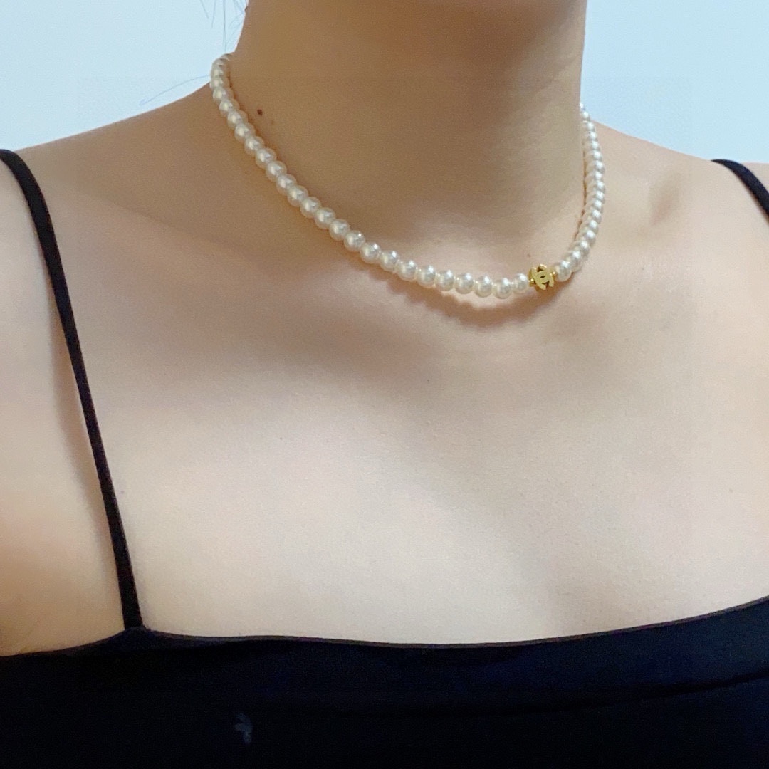 NO:109237,The new Chanel Chanel latest fashionable Korean pearl necklace is super personalized, the versatile style is very special, the overall details are very surprising, the design is full of sense, not only bringing personal confidence and taste, but the style is elegant and fashionable, highlighting the elegant French atmosphere, and meticulous details make it more attractive to wear, fine jewelry, chanel, chanel, necklace19860909新款香奈儿Chanel最新款时尚韩版珍珠项链超个性,百搭款特别特别赞,整体细节非常令人惊喜,设计感十足,不仅带出个人自信及品味,款式典雅而时尚,突显法式高雅气息,加上一丝不苟的细节,使得佩戴起来更具吸引力,饰品精品,chanel,chanel,necklace,Jewelry