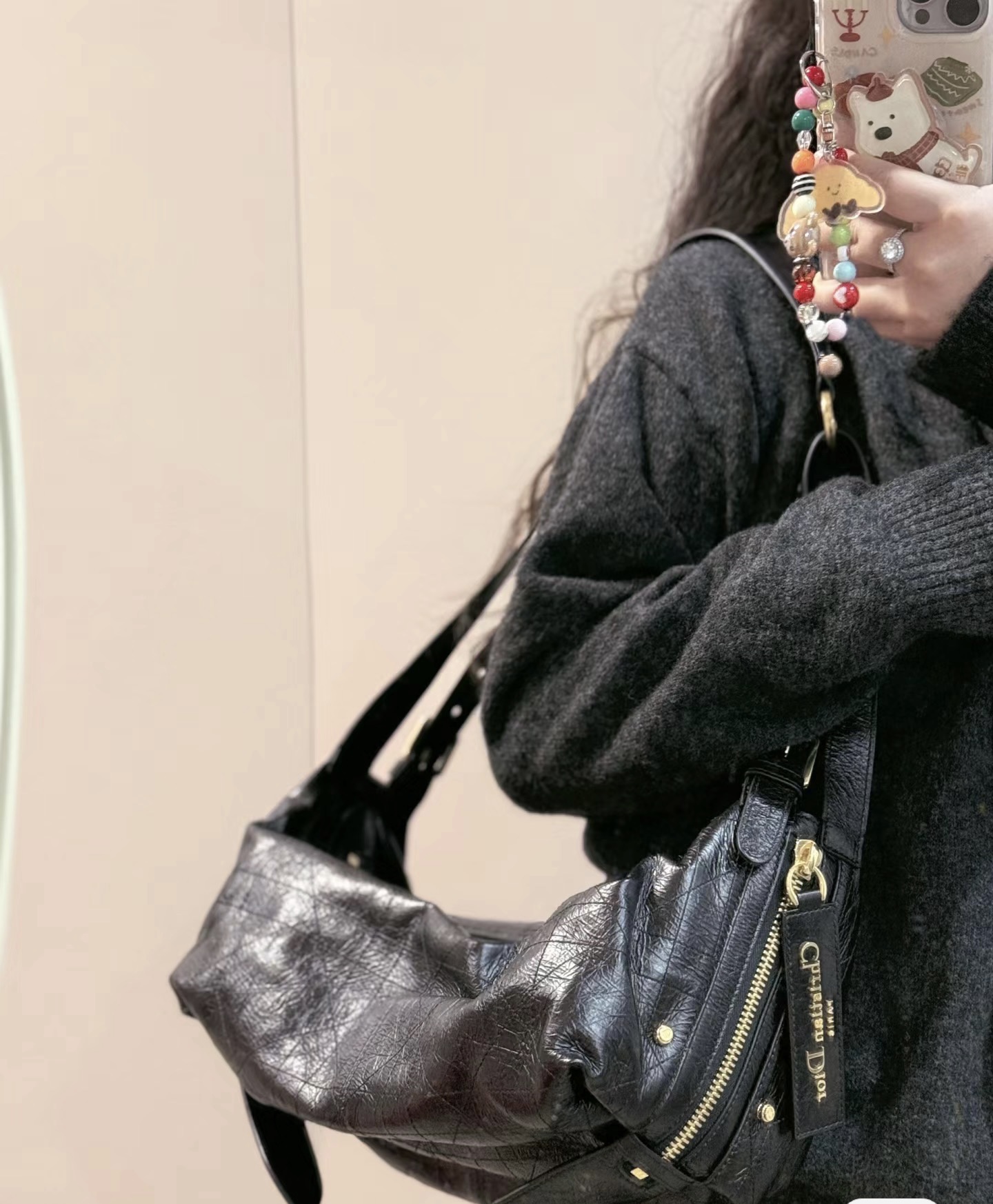 NO:384966,2417# Medium_Black Fold Model Picture, Dior, Dior198609092417#中号_黑色褶皱 模特图,迪奥,dior,Bag