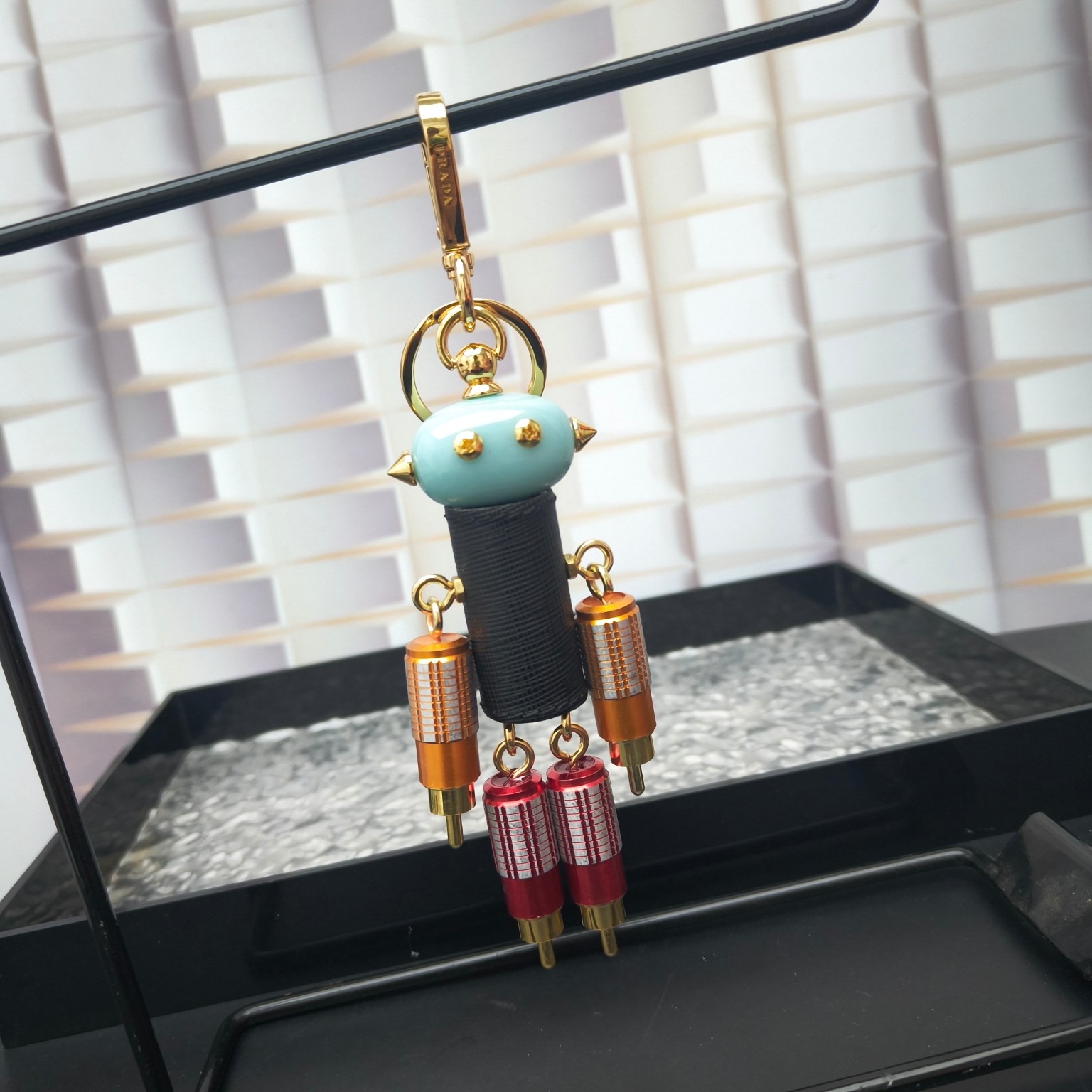 Prada Saffiano Cow-Skin Key Ring with Logo: Elegant Design and Functionality - 图片 1