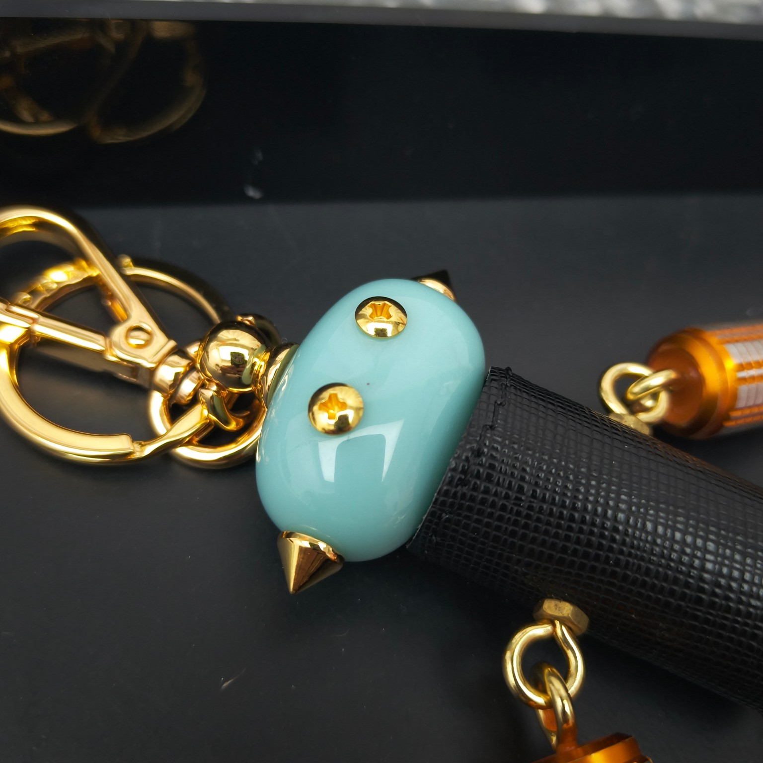 Prada Saffiano Cow-Skin Key Ring with Logo: Elegant Design and Functionality - 图片 5