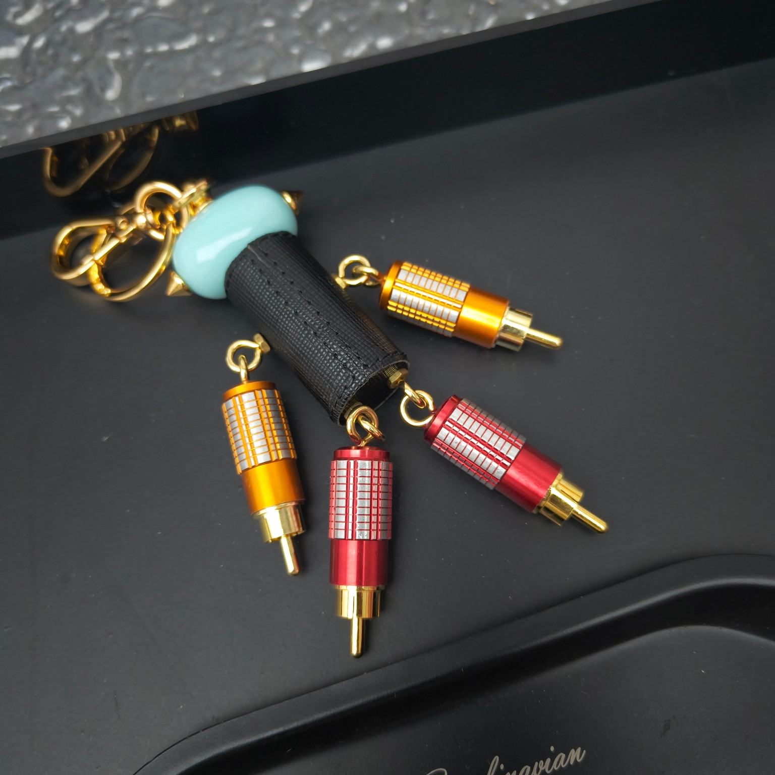 Prada Saffiano Cow-Skin Key Ring with Logo: Elegant Design and Functionality - 图片 7
