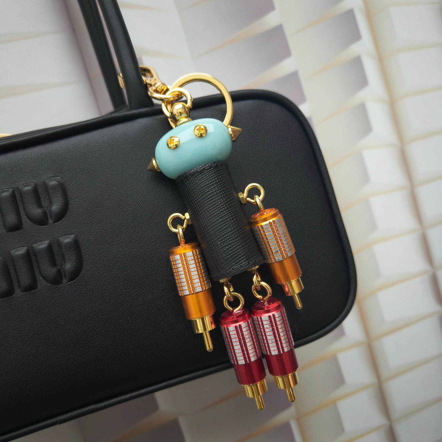 Prada Saffiano Cow-Skin Key Ring with Logo: Elegant Design and Functionality - 图片 9