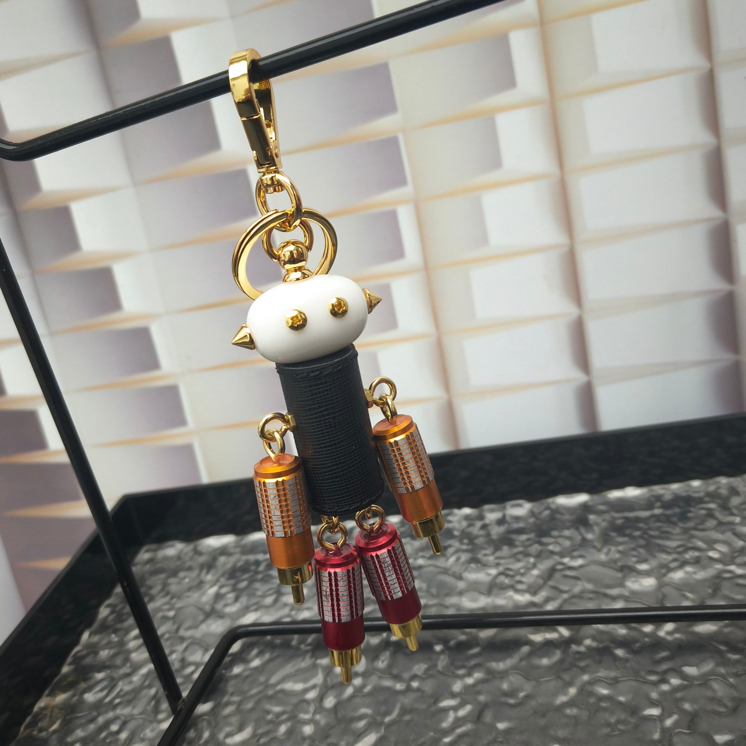 Prada Saffiano Cow-Skin Key Ring with Logo: Stylish and Functional Accessory - 图片 1
