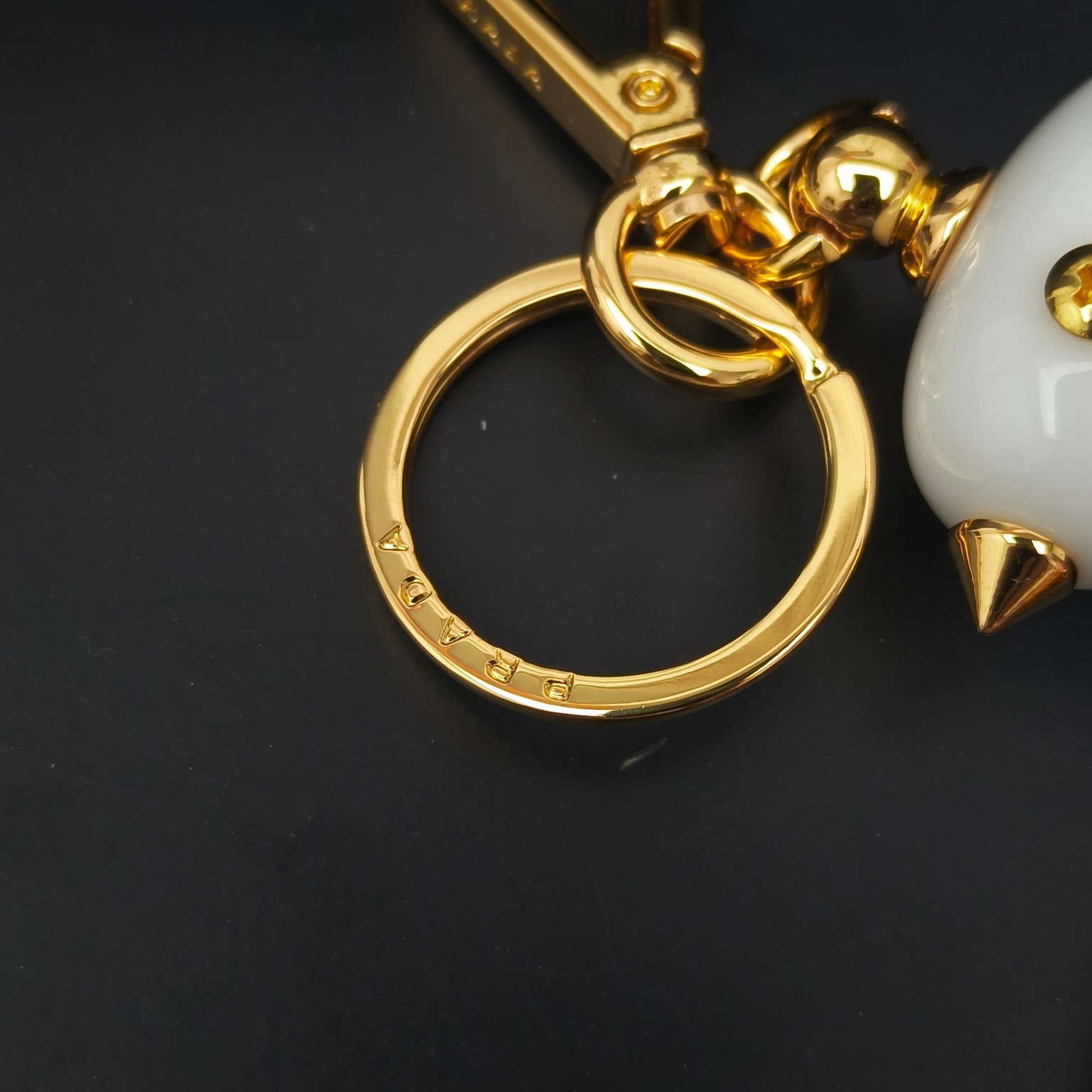 Prada Saffiano Cow-Skin Key Ring with Logo: Stylish and Functional Accessory - 图片 7