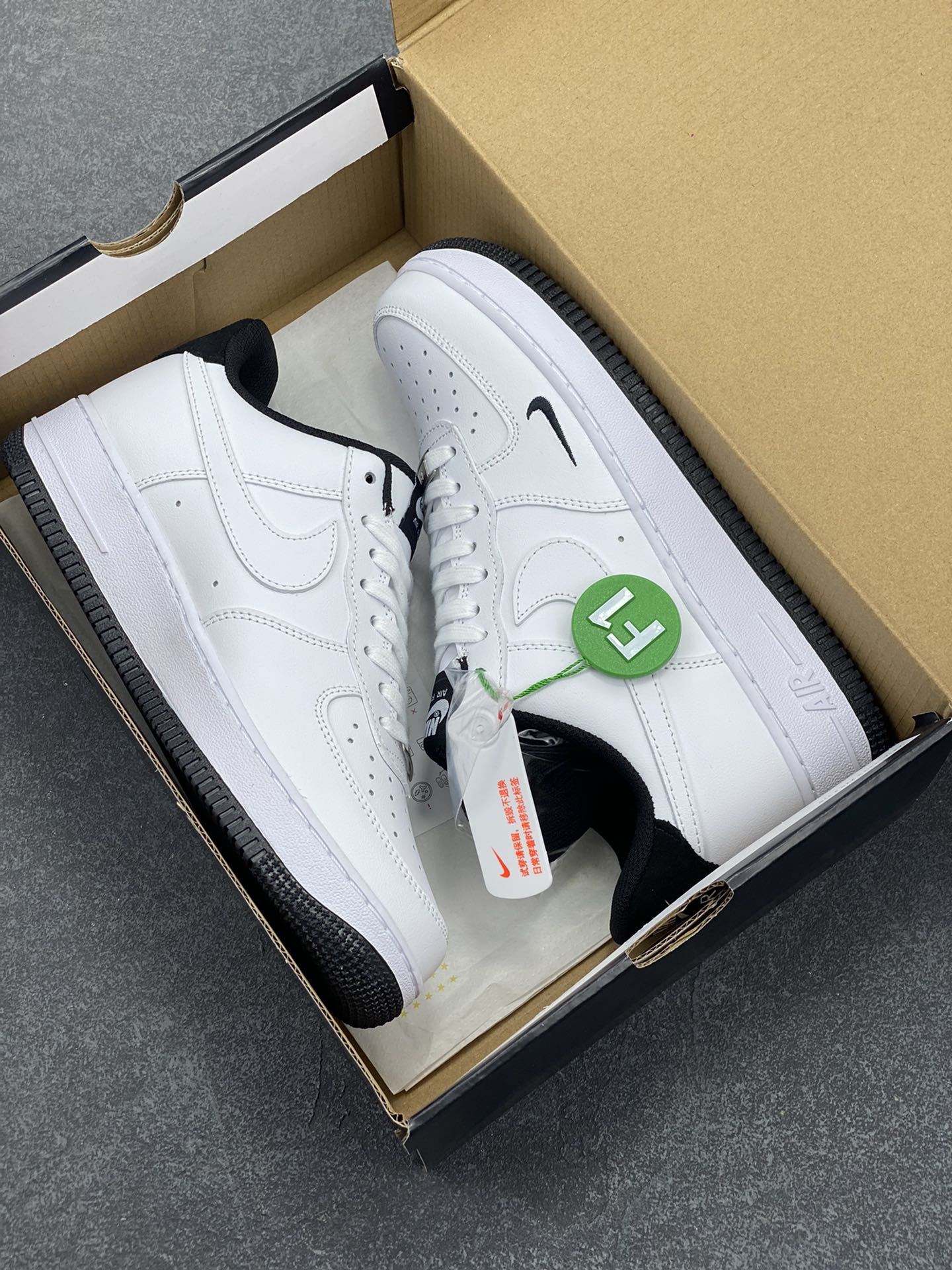 图片[9]-Air Force 1 ‘07 Low 白黑小勾 原楦头原纸板 打造纯正空军版型 #专注外贸渠道 全掌内置蜂窝气垫 #原盒配件 原厂中底钢印、拉帮完美 货号：HM9483-101 尺码：36 36.5 37.5 38 38.5 39 40 40.5 41 42 42.5 43 44 44.5 45-选品中心