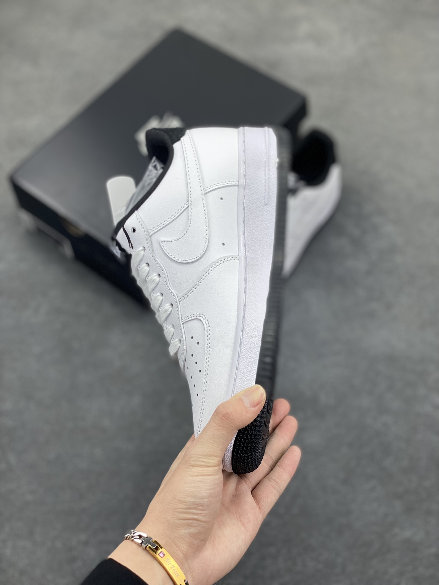 图片[3]-Air Force 1 ‘07 Low 白黑小勾 原楦头原纸板 打造纯正空军版型 #专注外贸渠道 全掌内置蜂窝气垫 #原盒配件 原厂中底钢印、拉帮完美 货号：HM9483-101 尺码：36 36.5 37.5 38 38.5 39 40 40.5 41 42 42.5 43 44 44.5 45-选品中心