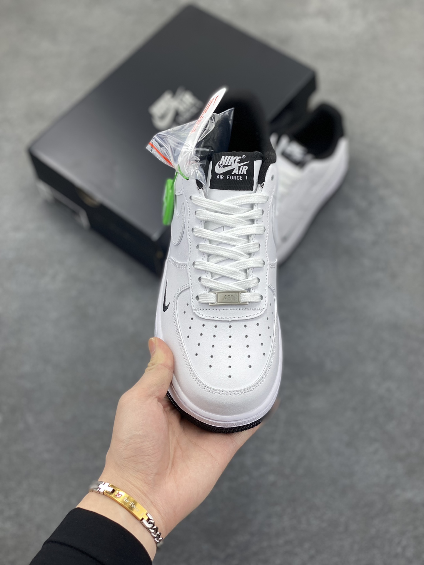 图片[2]-Air Force 1 ‘07 Low 白黑小勾 原楦头原纸板 打造纯正空军版型 #专注外贸渠道 全掌内置蜂窝气垫 #原盒配件 原厂中底钢印、拉帮完美 货号：HM9483-101 尺码：36 36.5 37.5 38 38.5 39 40 40.5 41 42 42.5 43 44 44.5 45-选品中心