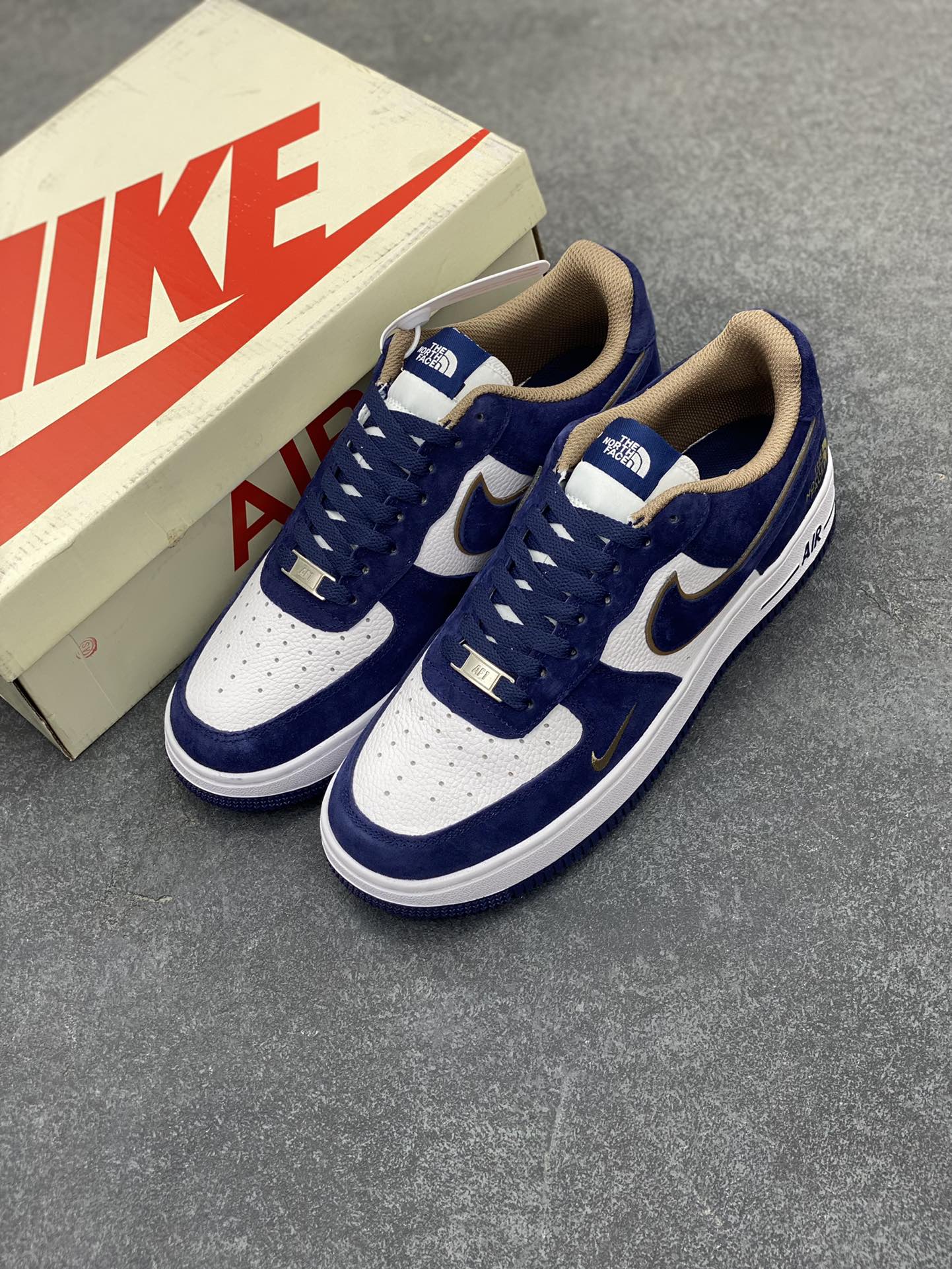图片[8]-Nike Air Force 1 Low 空军一号低帮百搭休闲运动板鞋。柔软、弹性十足的缓震性能和出色的中底设计，横跨复古与现代的外型结合，造就出风靡全球三十多年的Force 1，直到今天还深受青睐。 货号：KK1988-032 尺码：36 37.5 38 39 40 41 42 43 44 45-选品中心