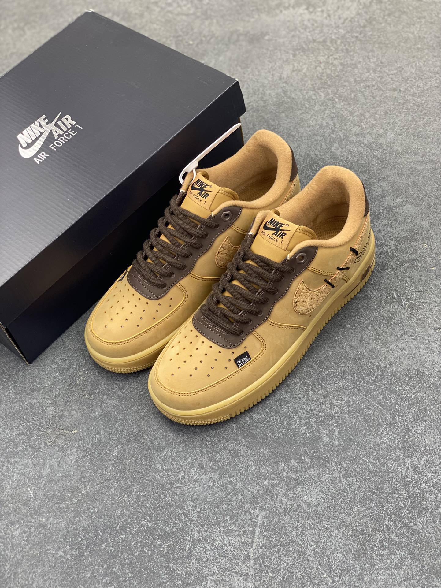 图片[8]-【定制球鞋】Air Force 1 Low 万花弄 原木塞 深棕色 经典休闲运动板鞋 #原楦头原纸板 打造纯正空军版型#专注外贸渠道 全掌内置蜂窝气垫 #原盒配件 原厂中底钢印、拉帮完美 货号：CJ9179-200 尺码：36 36.5 37.5 38 38.5 39 40 40.5 41 42 42.5 43 44 44.5 45-选品中心