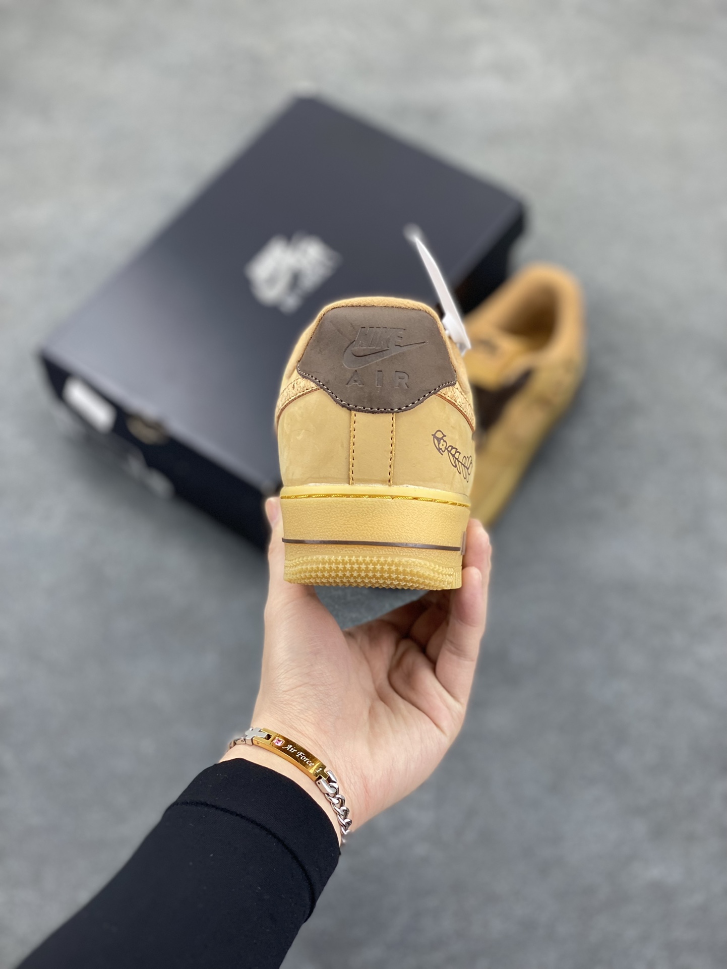 图片[4]-【定制球鞋】Air Force 1 Low 万花弄 原木塞 深棕色 经典休闲运动板鞋 #原楦头原纸板 打造纯正空军版型#专注外贸渠道 全掌内置蜂窝气垫 #原盒配件 原厂中底钢印、拉帮完美 货号：CJ9179-200 尺码：36 36.5 37.5 38 38.5 39 40 40.5 41 42 42.5 43 44 44.5 45-选品中心