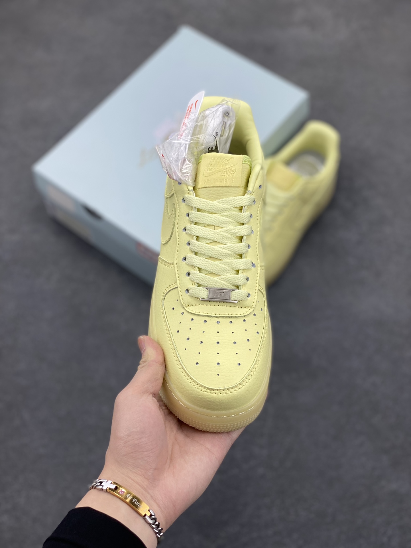 图片[2]-Nike Air Force 1 07 low空军一号 荔枝纹水晶 板鞋 原楦头原纸板 打造纯正空军版型#专注外贸渠道 全掌内置蜂窝气垫 #原盒配件 原厂中底钢印、拉帮完美 货号：CZ8065-800 尺码：36 36.5 37.5 38 38.5 39 40 40.5 41 42 42.5 43 44 44.5 45-选品中心