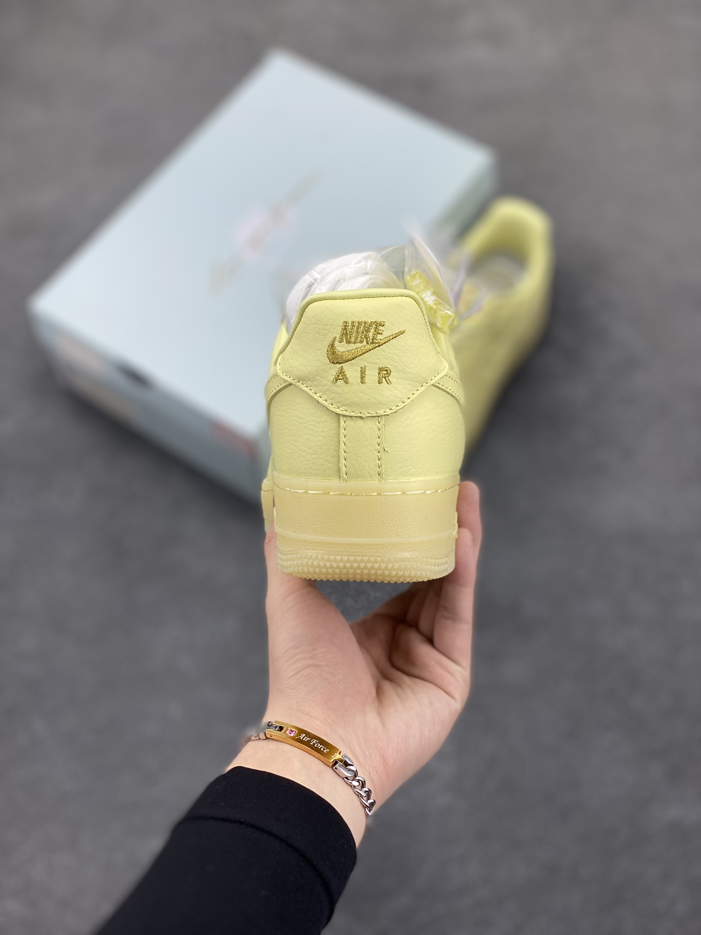 图片[4]-Nike Air Force 1 07 low空军一号 荔枝纹水晶 板鞋 原楦头原纸板 打造纯正空军版型#专注外贸渠道 全掌内置蜂窝气垫 #原盒配件 原厂中底钢印、拉帮完美 货号：CZ8065-800 尺码：36 36.5 37.5 38 38.5 39 40 40.5 41 42 42.5 43 44 44.5 45-选品中心