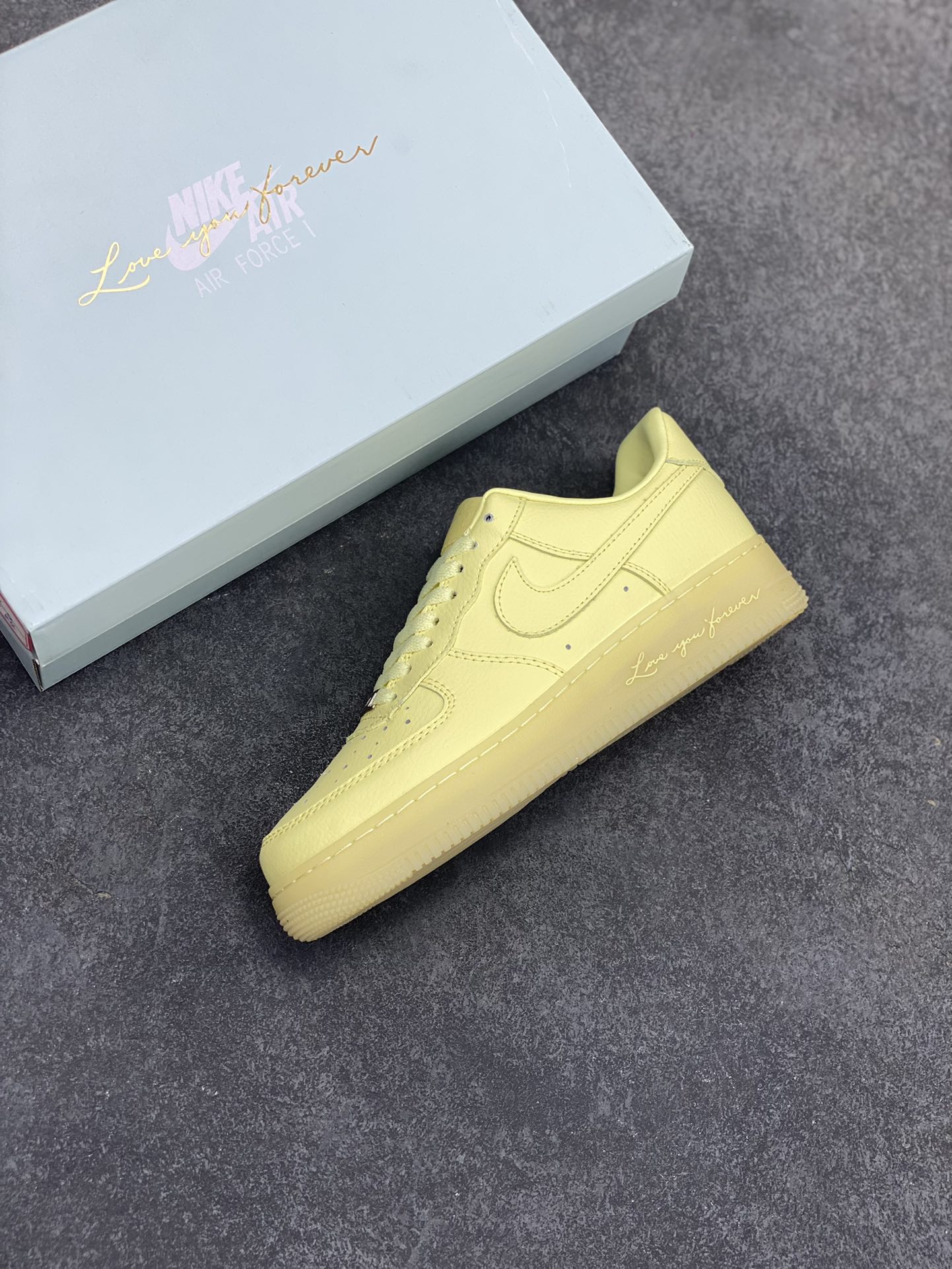图片[7]-Nike Air Force 1 07 low空军一号 荔枝纹水晶 板鞋 原楦头原纸板 打造纯正空军版型#专注外贸渠道 全掌内置蜂窝气垫 #原盒配件 原厂中底钢印、拉帮完美 货号：CZ8065-800 尺码：36 36.5 37.5 38 38.5 39 40 40.5 41 42 42.5 43 44 44.5 45-选品中心