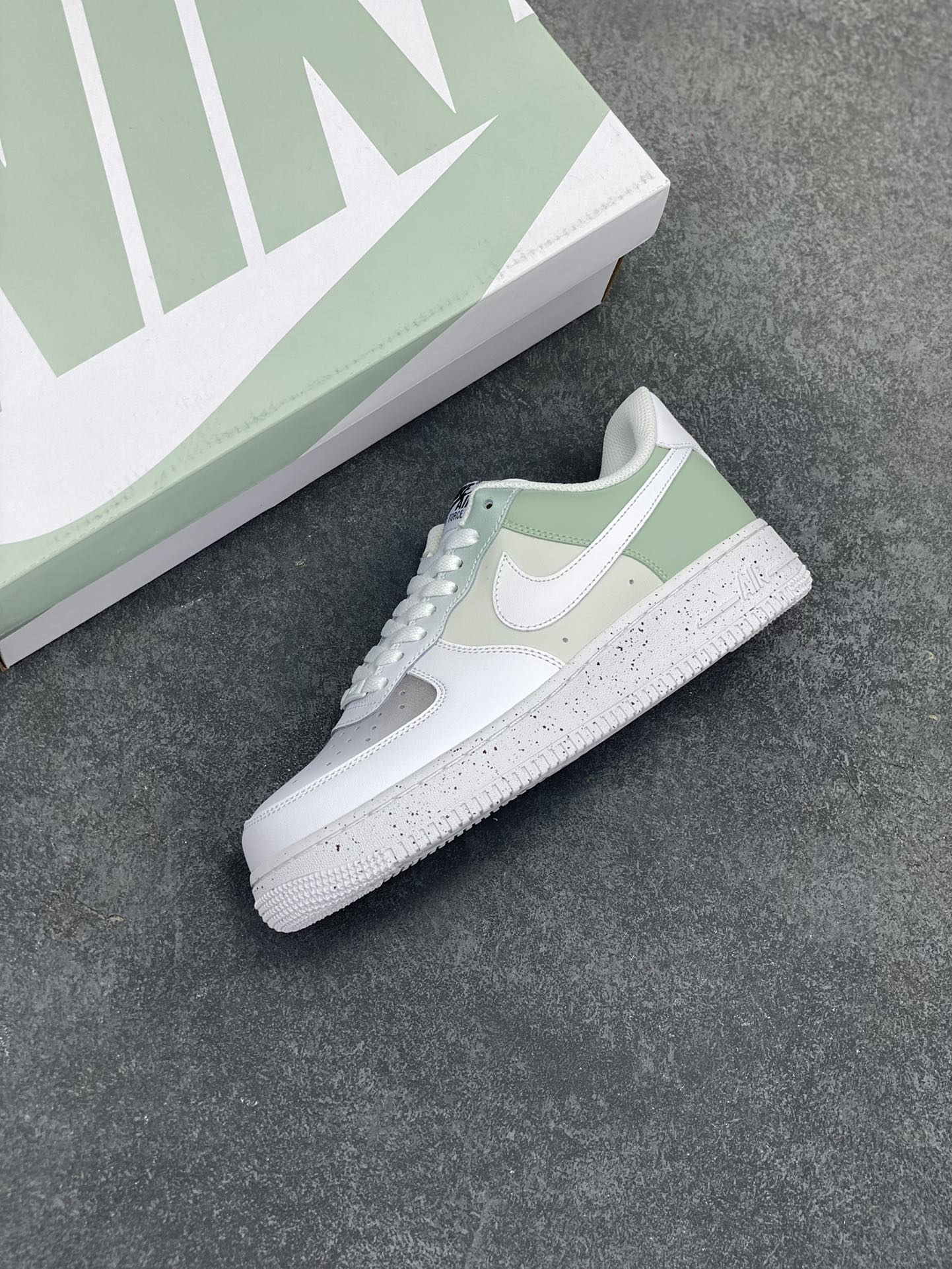 图片[7]-NIke Air Force 1 \’07 渐变绿泼墨 空军一号低帮休闲板鞋 原楦头原纸板 纯正空军版型 定制鞋盒 全掌内置全掌气垫 原厂中底钢印 拉帮完美 货号：MM6023-336 尺码：36 36.5 37.5 38 38.5 39 40 40.5 41 42 42.5 43 44 44.5 45-选品中心