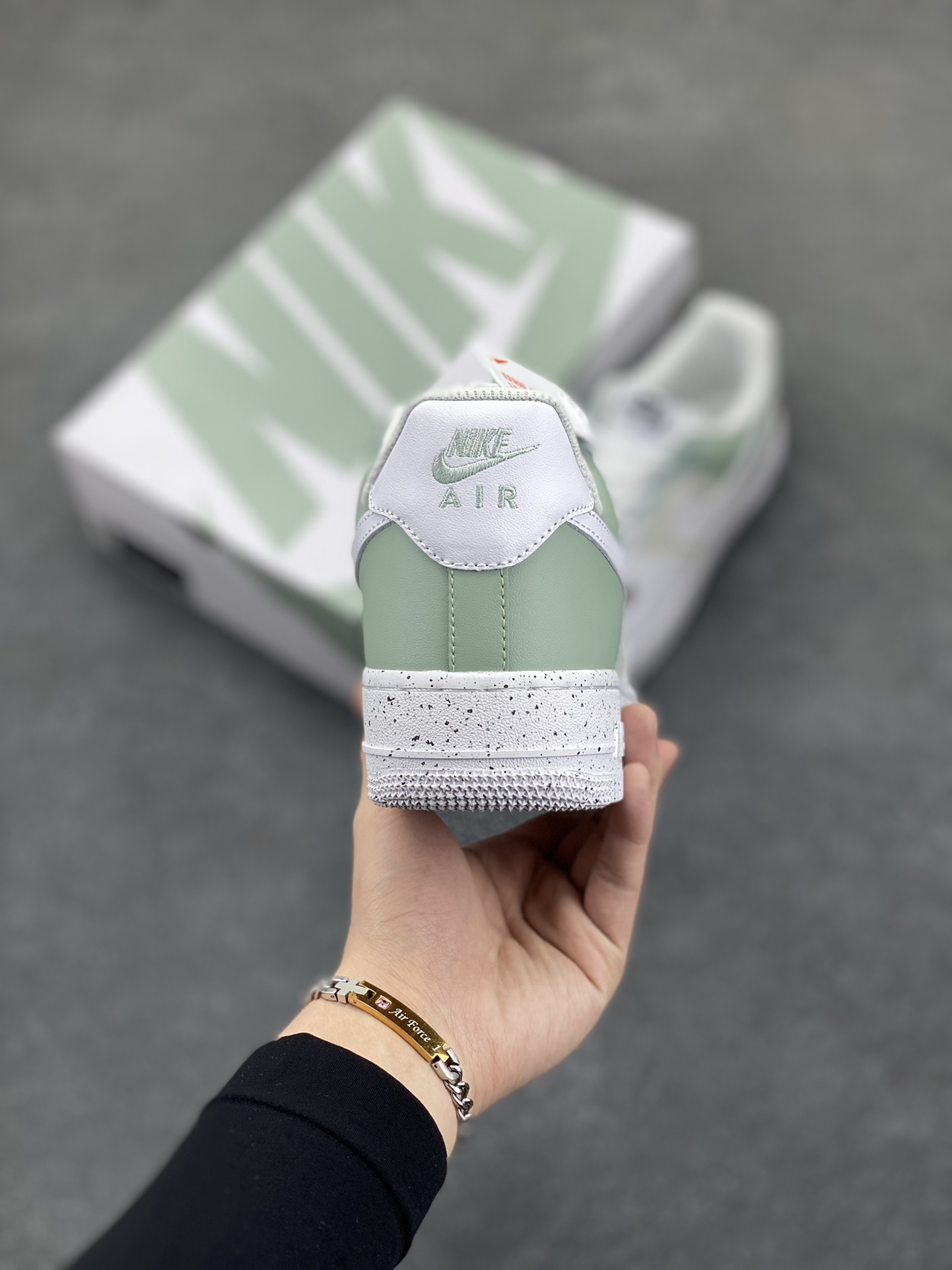 图片[4]-NIke Air Force 1 \’07 渐变绿泼墨 空军一号低帮休闲板鞋 原楦头原纸板 纯正空军版型 定制鞋盒 全掌内置全掌气垫 原厂中底钢印 拉帮完美 货号：MM6023-336 尺码：36 36.5 37.5 38 38.5 39 40 40.5 41 42 42.5 43 44 44.5 45-选品中心