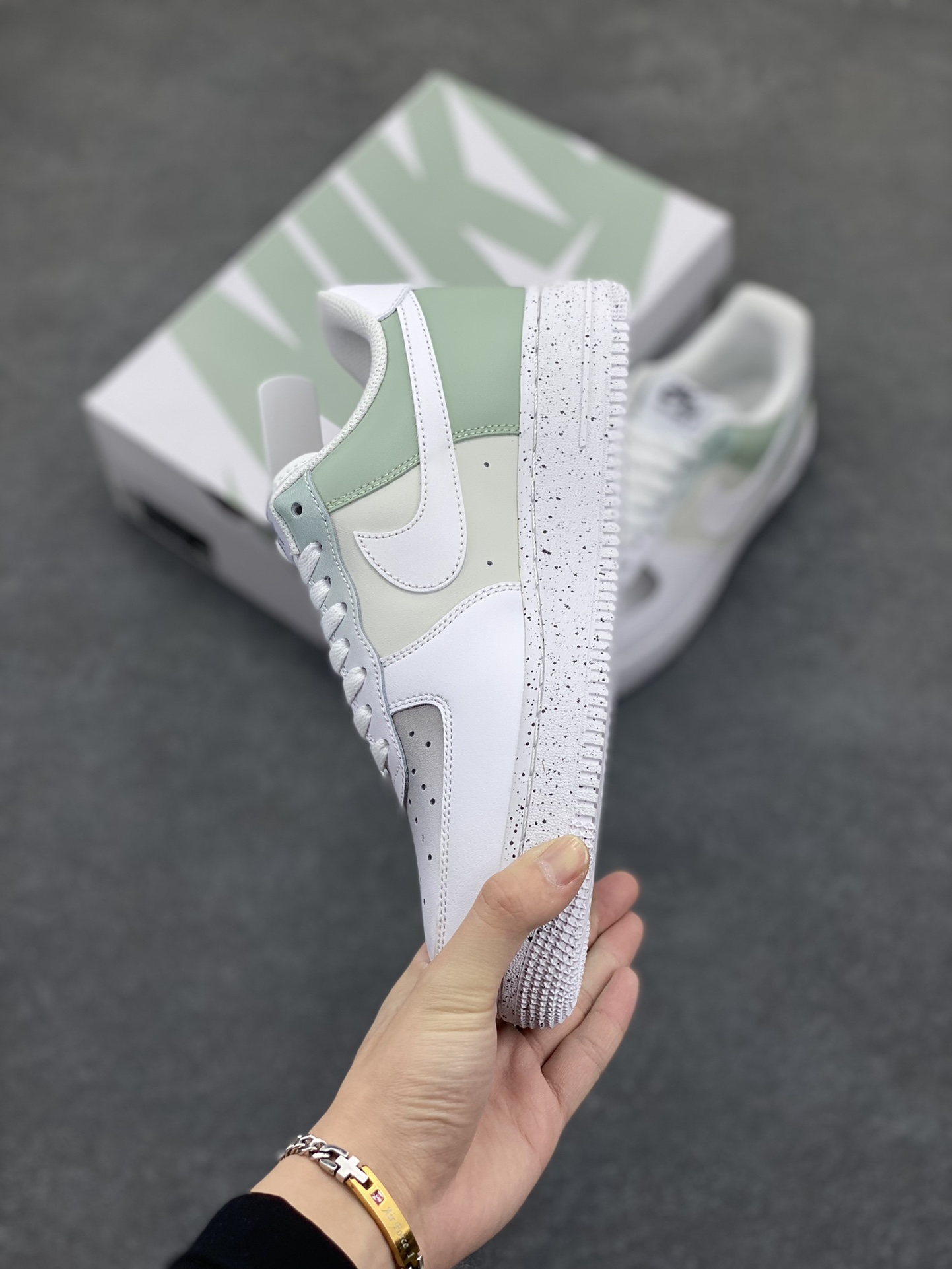 图片[3]-NIke Air Force 1 \’07 渐变绿泼墨 空军一号低帮休闲板鞋 原楦头原纸板 纯正空军版型 定制鞋盒 全掌内置全掌气垫 原厂中底钢印 拉帮完美 货号：MM6023-336 尺码：36 36.5 37.5 38 38.5 39 40 40.5 41 42 42.5 43 44 44.5 45-选品中心