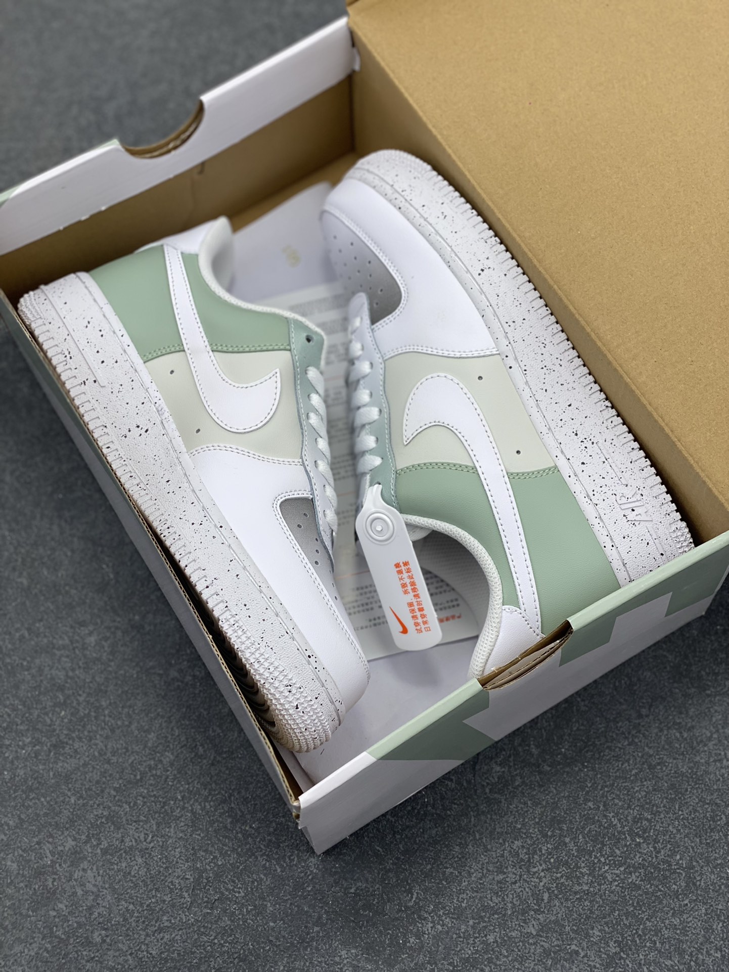 图片[9]-NIke Air Force 1 \’07 渐变绿泼墨 空军一号低帮休闲板鞋 原楦头原纸板 纯正空军版型 定制鞋盒 全掌内置全掌气垫 原厂中底钢印 拉帮完美 货号：MM6023-336 尺码：36 36.5 37.5 38 38.5 39 40 40.5 41 42 42.5 43 44 44.5 45-选品中心