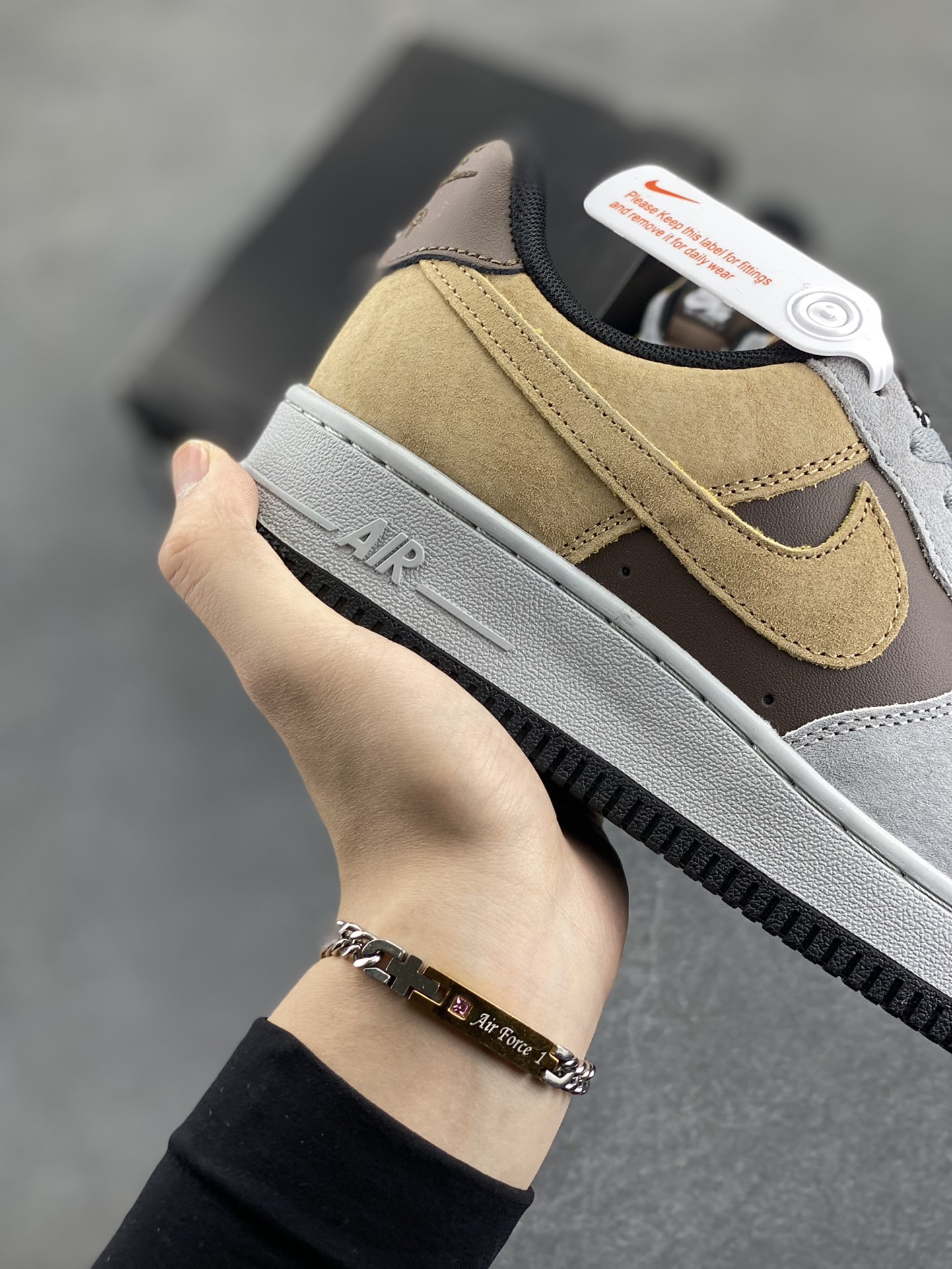图片[6]-Nike Air Force 1 Low 空军一号低帮百搭休闲运动板鞋。柔软、弹性十足的缓震性能和出色的中底设计，横跨复古与现代的外型结合，造就出风靡全球三十多年的Force 1，直到今天还深受青睐。 货号：HQ3618-115 尺码：36 37.5 38 39 40 41 42 43 44 45-选品中心