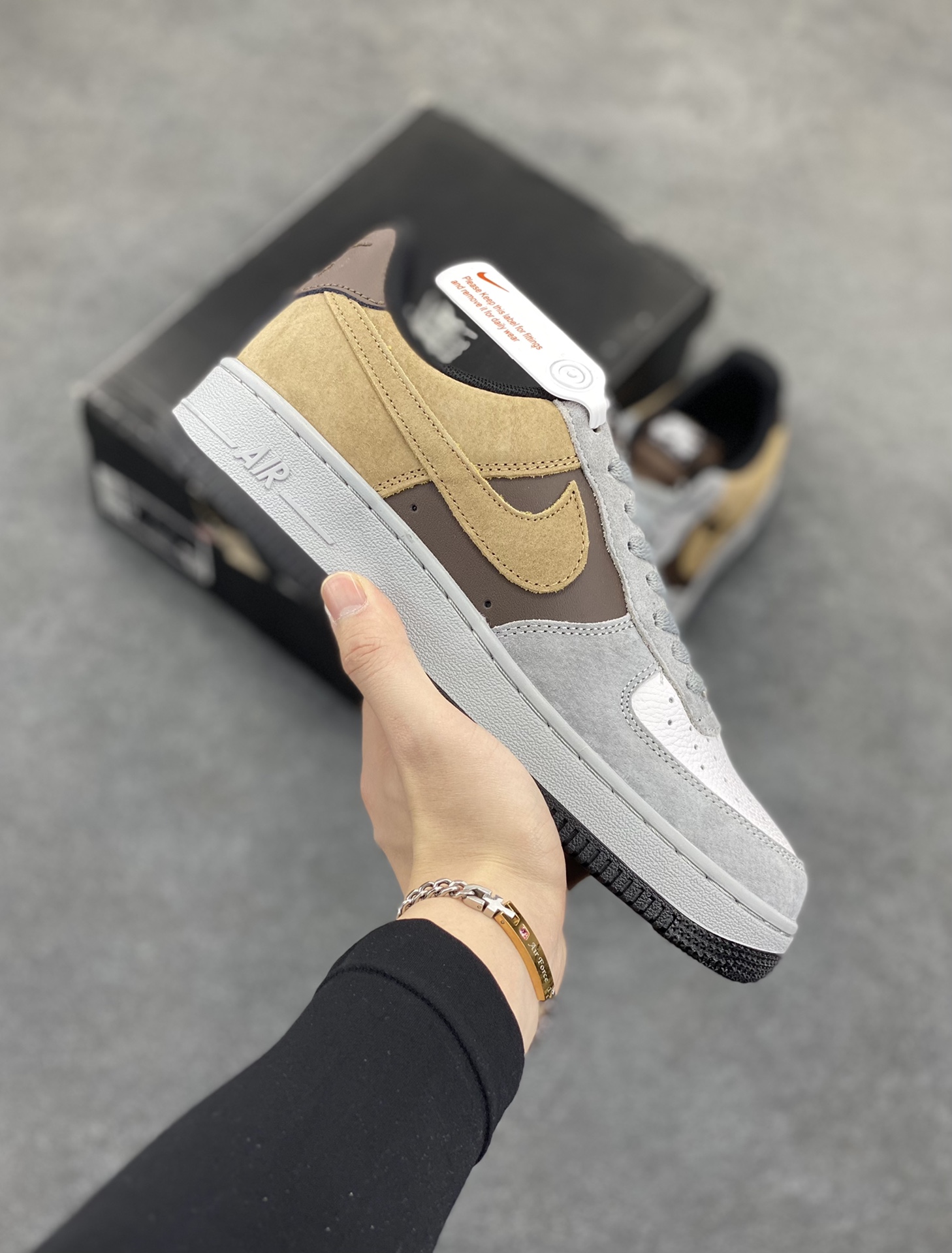 Nike Air Force 1 Low 空军一号低帮百搭休闲运动板鞋。柔软、弹性十足的缓震性能和出色的中底设计,横跨复古与现代的外型结合,造就出风靡全球三十多年的Force 1,直到今天还深受青睐。 货号:HQ3618-115 尺码:36 37.5 38 39 40 41 42 43 44 45-选品中心