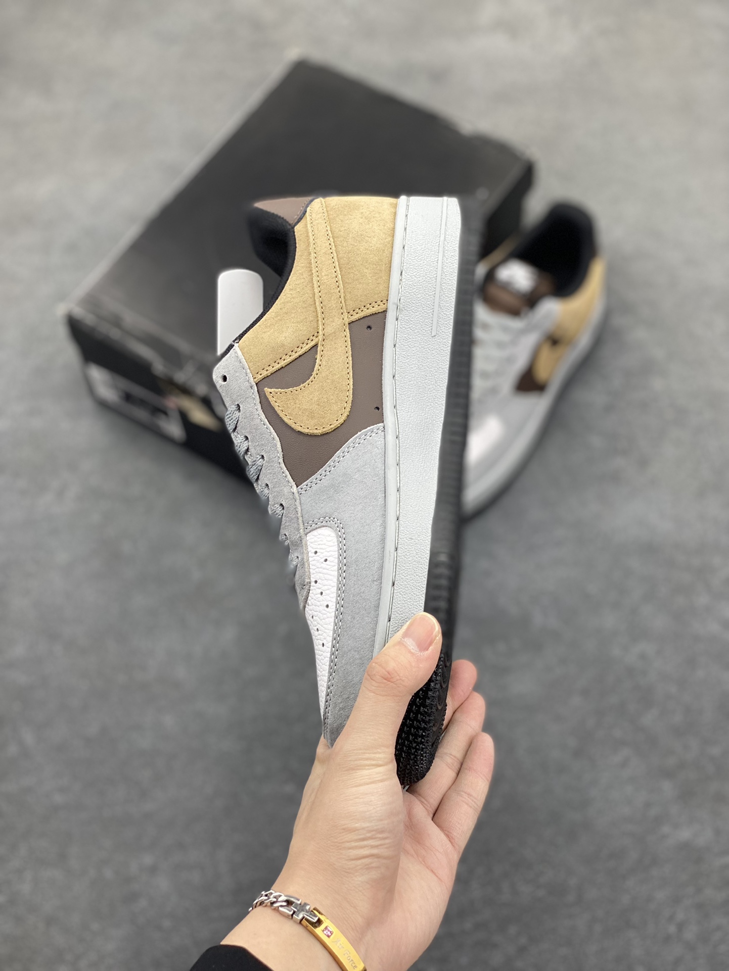 图片[3]-Nike Air Force 1 Low 空军一号低帮百搭休闲运动板鞋。柔软、弹性十足的缓震性能和出色的中底设计，横跨复古与现代的外型结合，造就出风靡全球三十多年的Force 1，直到今天还深受青睐。 货号：HQ3618-115 尺码：36 37.5 38 39 40 41 42 43 44 45-选品中心