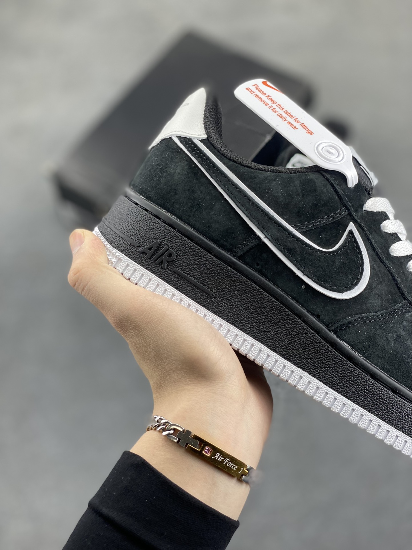 图片[6]-Nike Air Force 1 Low 空军一号低帮百搭休闲运动板鞋。柔软、弹性十足的缓震性能和出色的中底设计，横跨复古与现代的外型结合，造就出风靡全球三十多年的Force 1，直到今天还深受青睐。 货号：DC2911-002A 尺码：36 37.5 38 39 40 41 42 43 44 45-选品中心