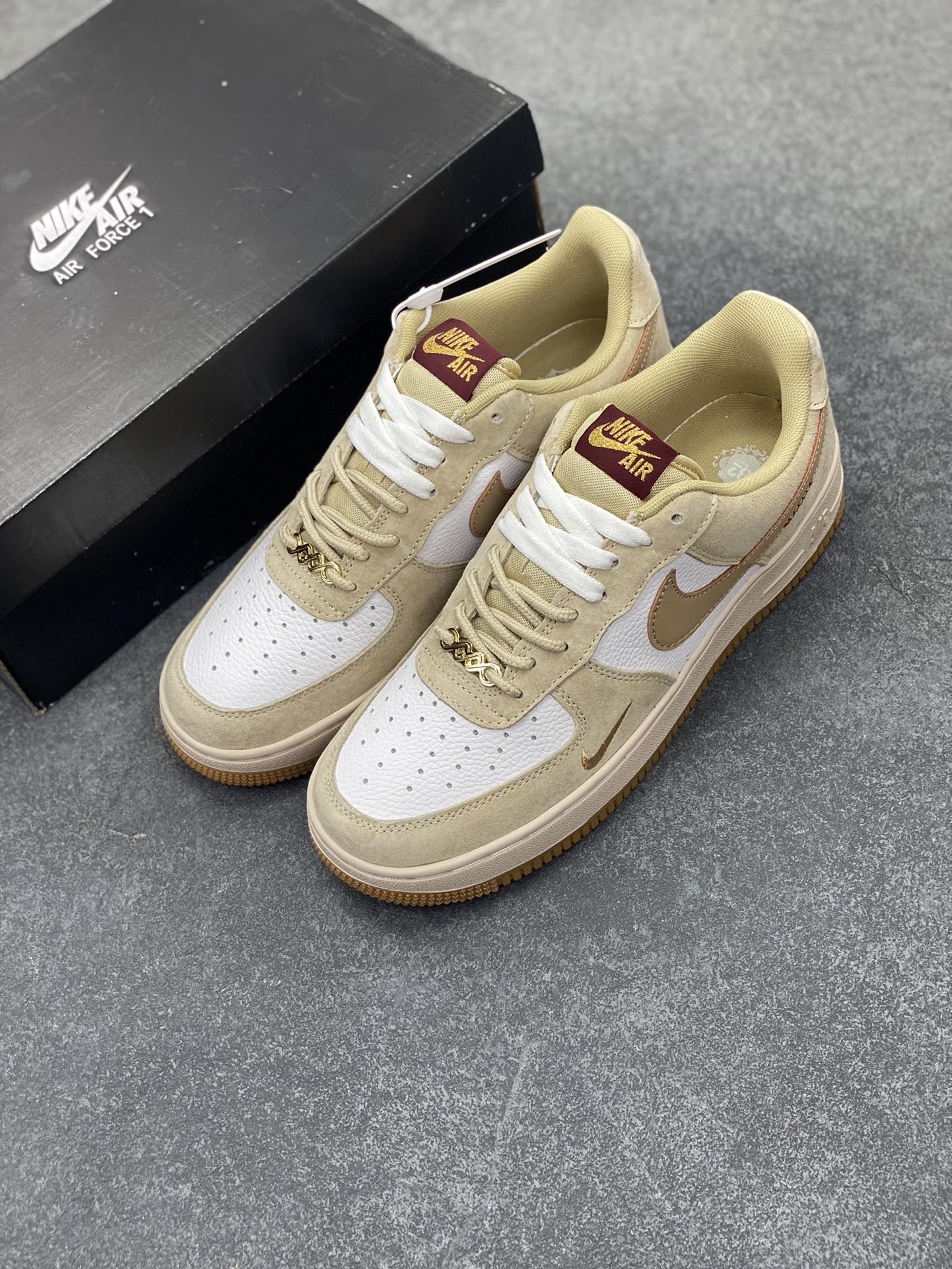 图片[8]-Nike Air Force 1 Low 空军一号低帮百搭休闲运动板鞋。柔软、弹性十足的缓震性能和出色的中底设计，横跨复古与现代的外型结合，造就出风靡全球三十多年的Force 1，直到今天还深受青睐。 货号：HV5990-172 尺码：36 37.5 38 39 40 41 42 43 44 45-选品中心