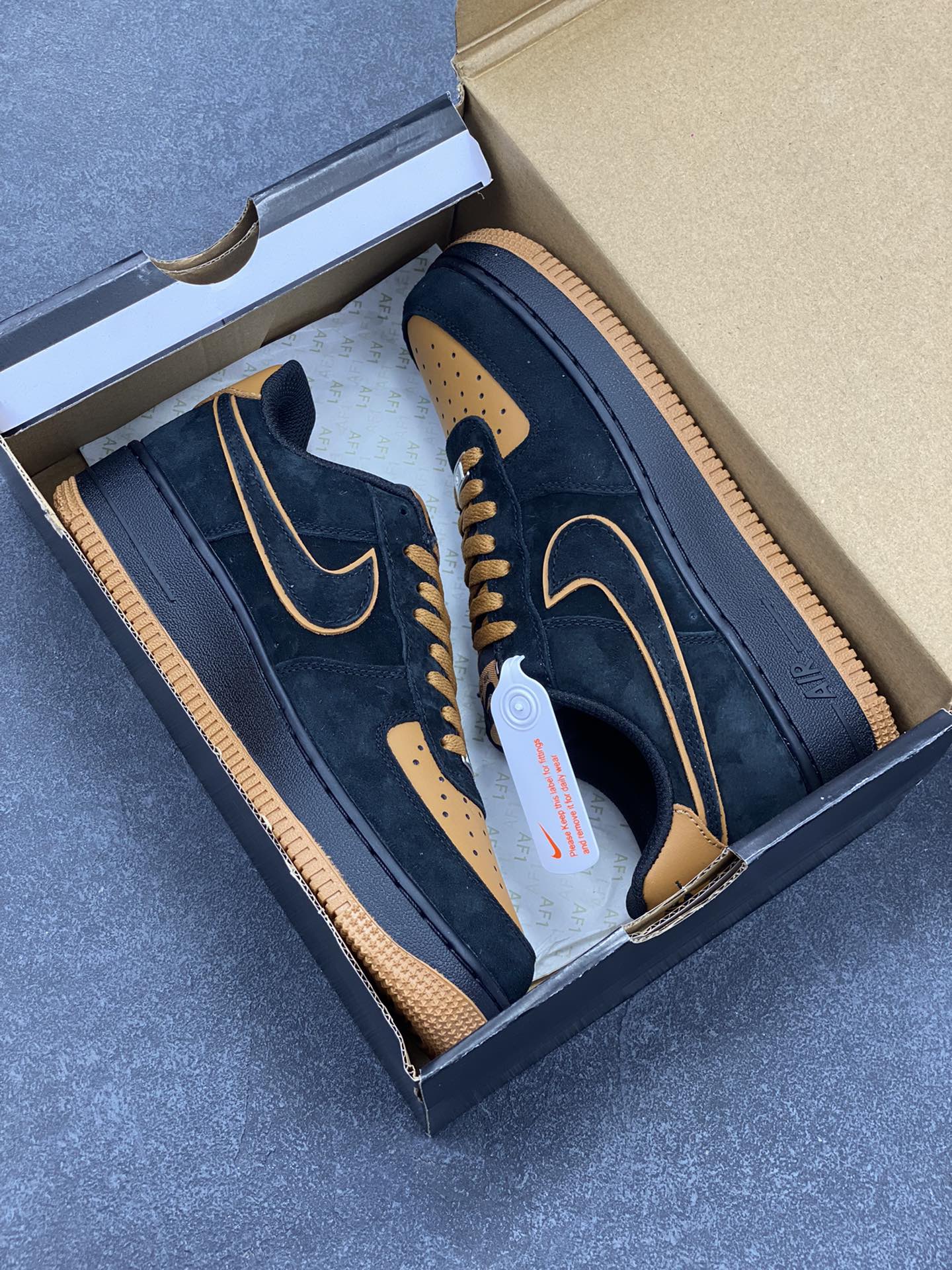 图片[9]-Nike Air Force 1 Low 空军一号低帮百搭休闲运动板鞋。柔软、弹性十足的缓震性能和出色的中底设计，横跨复古与现代的外型结合，造就出风靡全球三十多年的Force 1，直到今天还深受青睐。 货号：DC2911-002B 尺码：36 37.5 38 39 40 41 42 43 44 45-选品中心