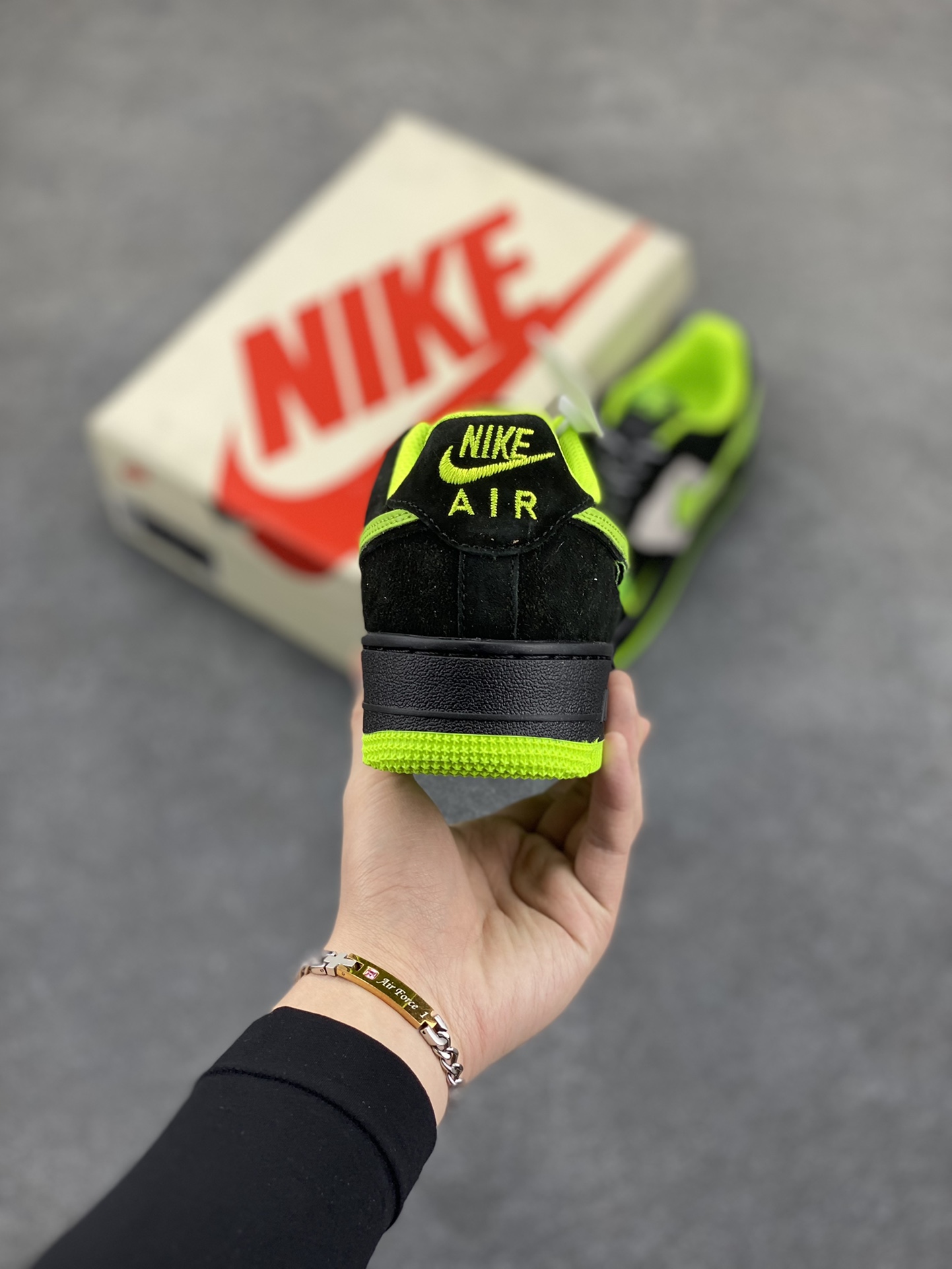 图片[4]-Nike Air Force 1 Low 空军一号低帮百搭休闲运动板鞋。柔软、弹性十足的缓震性能和出色的中底设计，横跨复古与现代的外型结合，造就出风靡全球三十多年的Force 1，直到今天还深受青睐。 货号：DF0188-009 尺码：36 37.5 38 39 40 41 42 43 44 45-选品中心