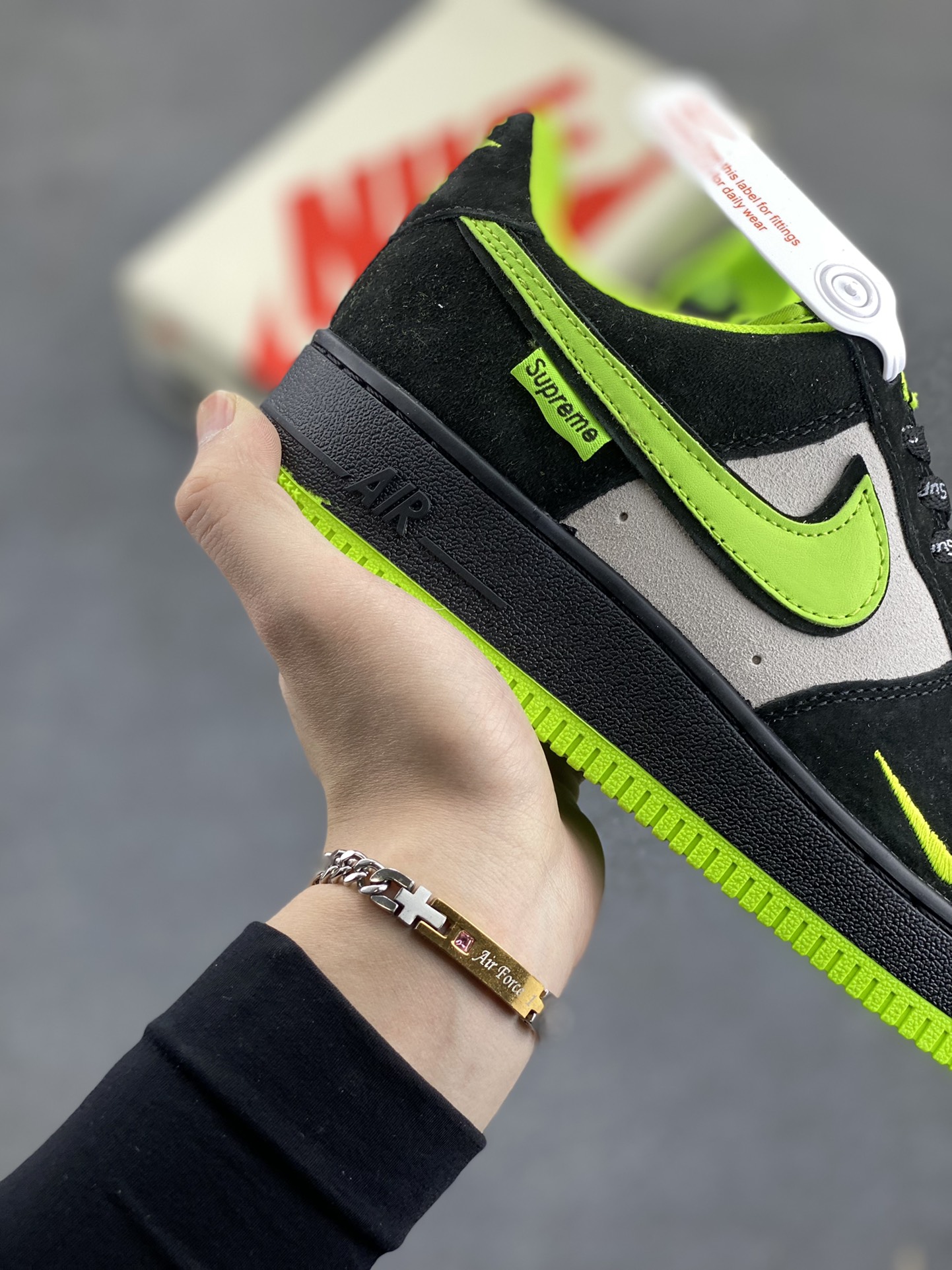 图片[6]-Nike Air Force 1 Low 空军一号低帮百搭休闲运动板鞋。柔软、弹性十足的缓震性能和出色的中底设计，横跨复古与现代的外型结合，造就出风靡全球三十多年的Force 1，直到今天还深受青睐。 货号：DF0188-009 尺码：36 37.5 38 39 40 41 42 43 44 45-选品中心