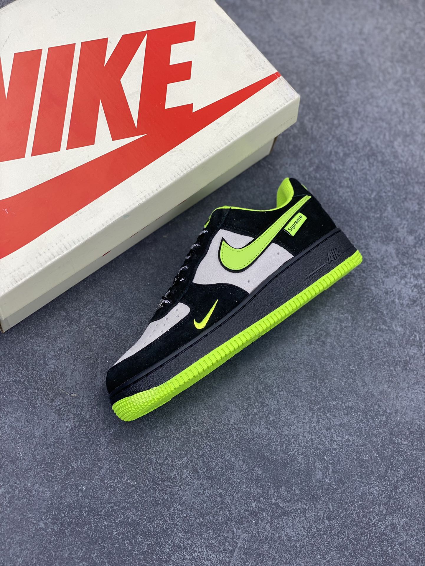 图片[7]-Nike Air Force 1 Low 空军一号低帮百搭休闲运动板鞋。柔软、弹性十足的缓震性能和出色的中底设计，横跨复古与现代的外型结合，造就出风靡全球三十多年的Force 1，直到今天还深受青睐。 货号：DF0188-009 尺码：36 37.5 38 39 40 41 42 43 44 45-选品中心