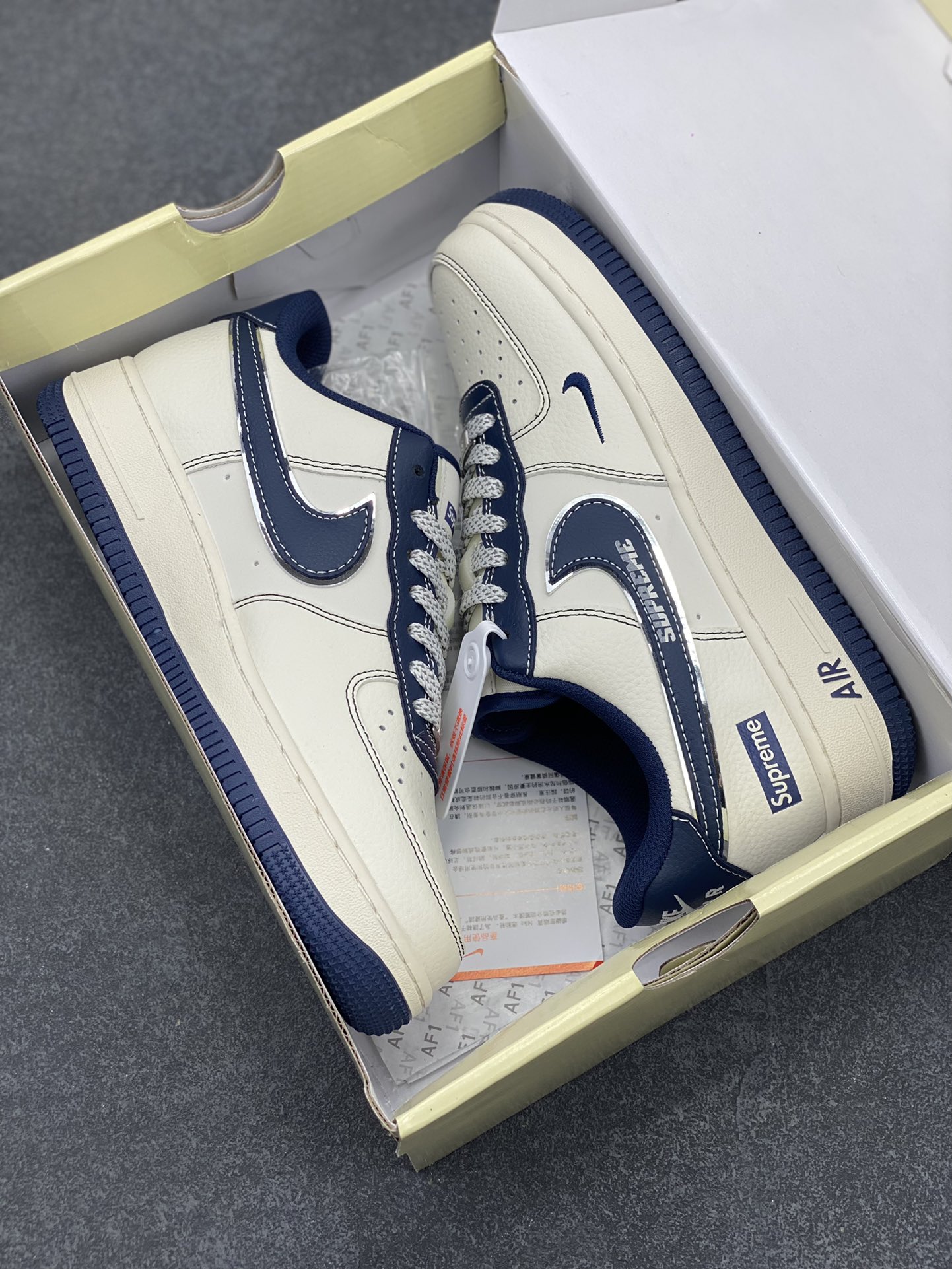 图片[9]-NIke Air Force 1 \’07 Low “Supreme联名——深蓝勾”空军一号 低帮 运动鞋 休闲鞋 折边针车 工艺难度大 原楦头原纸板 原装鞋盒 定制五金配件 内置全掌气垫 原厂鞋底 货号：XS1958-524 尺码：36 36.5 37.5 38 38.5 39 40 40.5 41 42 42.5 43 44 44.5 45-选品中心