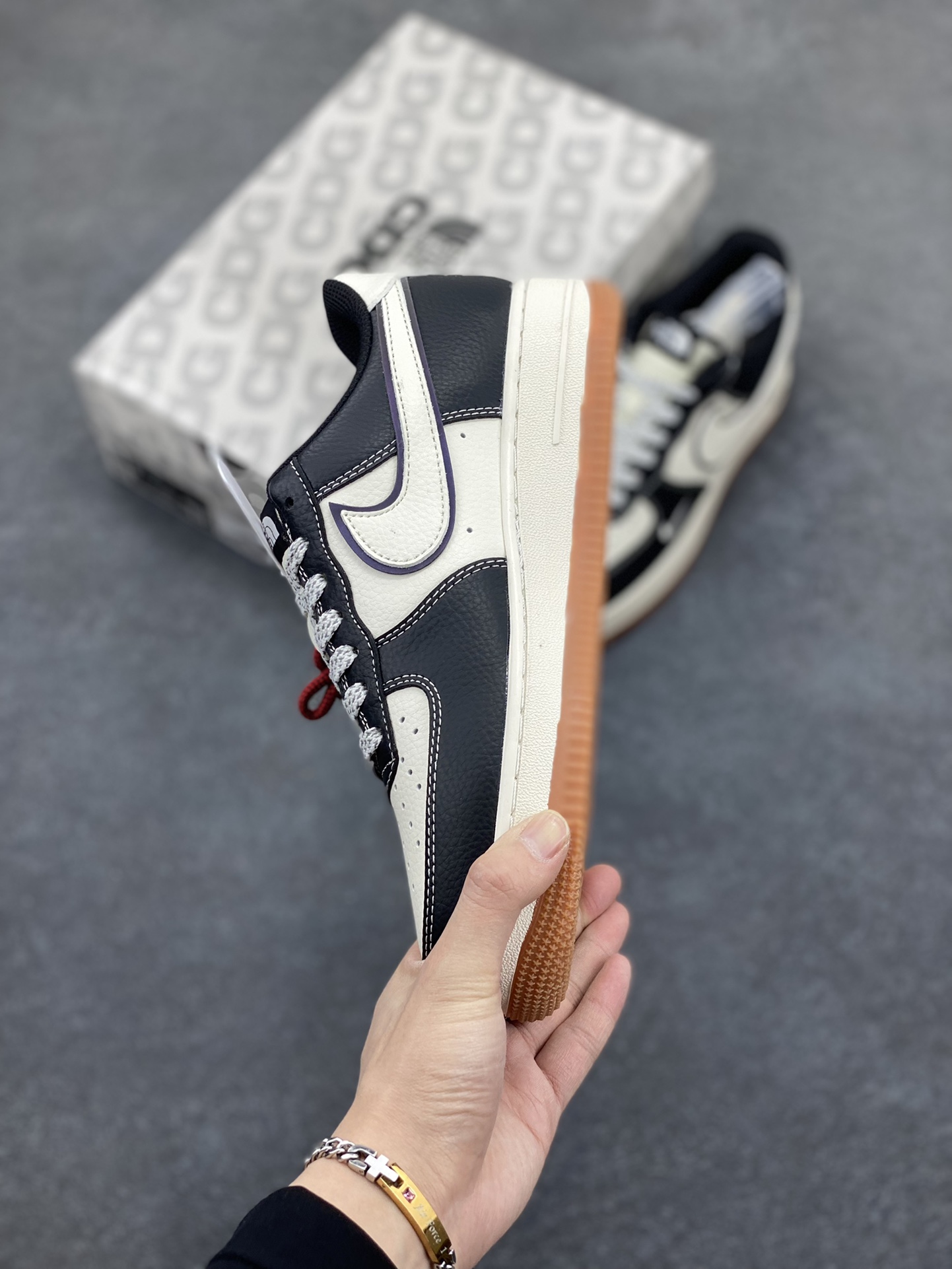 图片[3]-NIke Air Force 1 \’07 Low “北面联名——黑荔纹生胶”空军一号 低帮 运动鞋 休闲鞋 折边针车 工艺难度大 原楦头原纸板 原装鞋盒 定制五金配件 内置全掌气垫 原厂鞋底 货号：XZ6188-114 尺码：36 36.5 37.5 38 38.5 39 40 40.5 41 42 42.5 43 44 44.5 45-选品中心