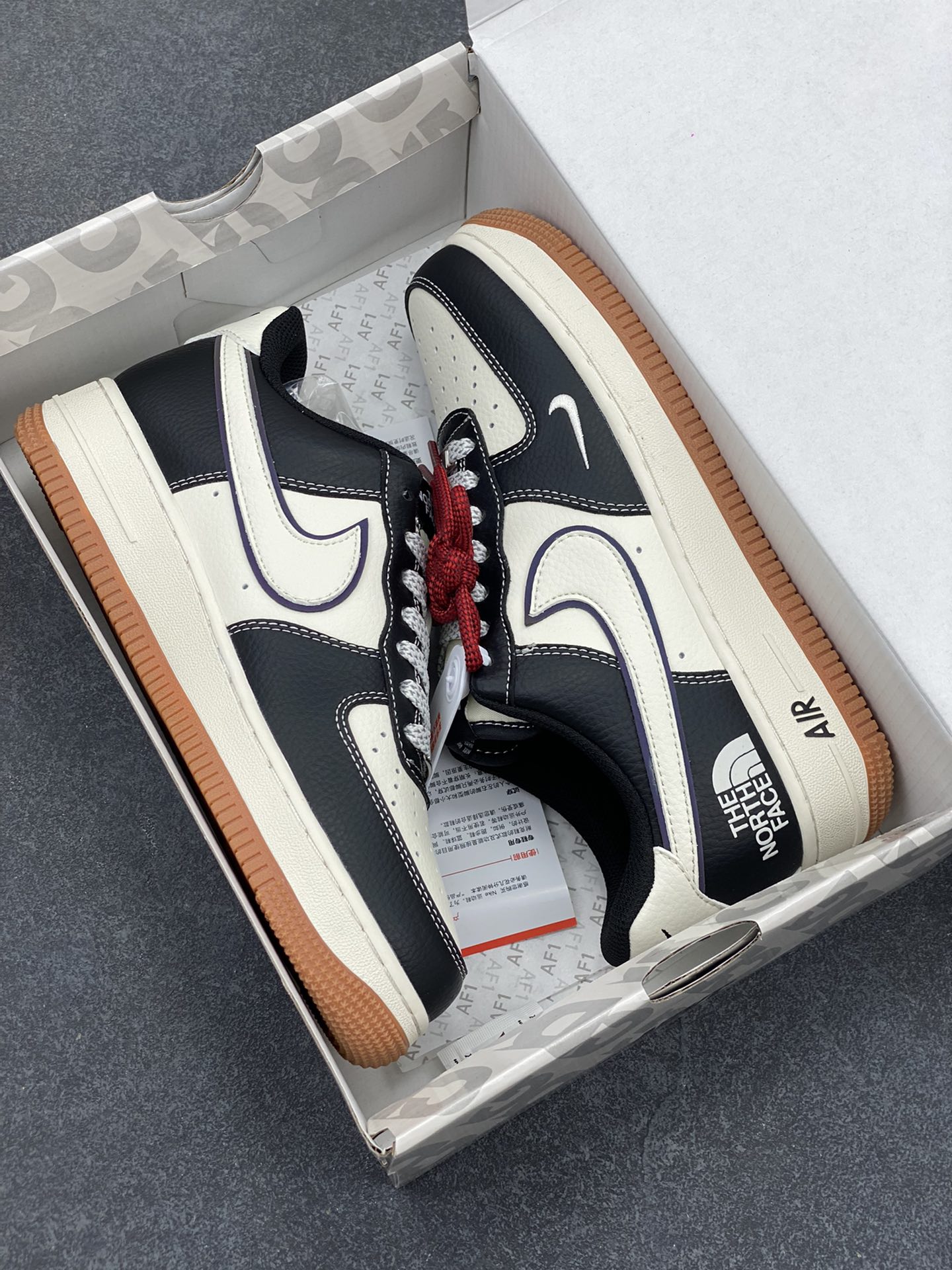 图片[9]-NIke Air Force 1 \’07 Low “北面联名——黑荔纹生胶”空军一号 低帮 运动鞋 休闲鞋 折边针车 工艺难度大 原楦头原纸板 原装鞋盒 定制五金配件 内置全掌气垫 原厂鞋底 货号：XZ6188-114 尺码：36 36.5 37.5 38 38.5 39 40 40.5 41 42 42.5 43 44 44.5 45-选品中心