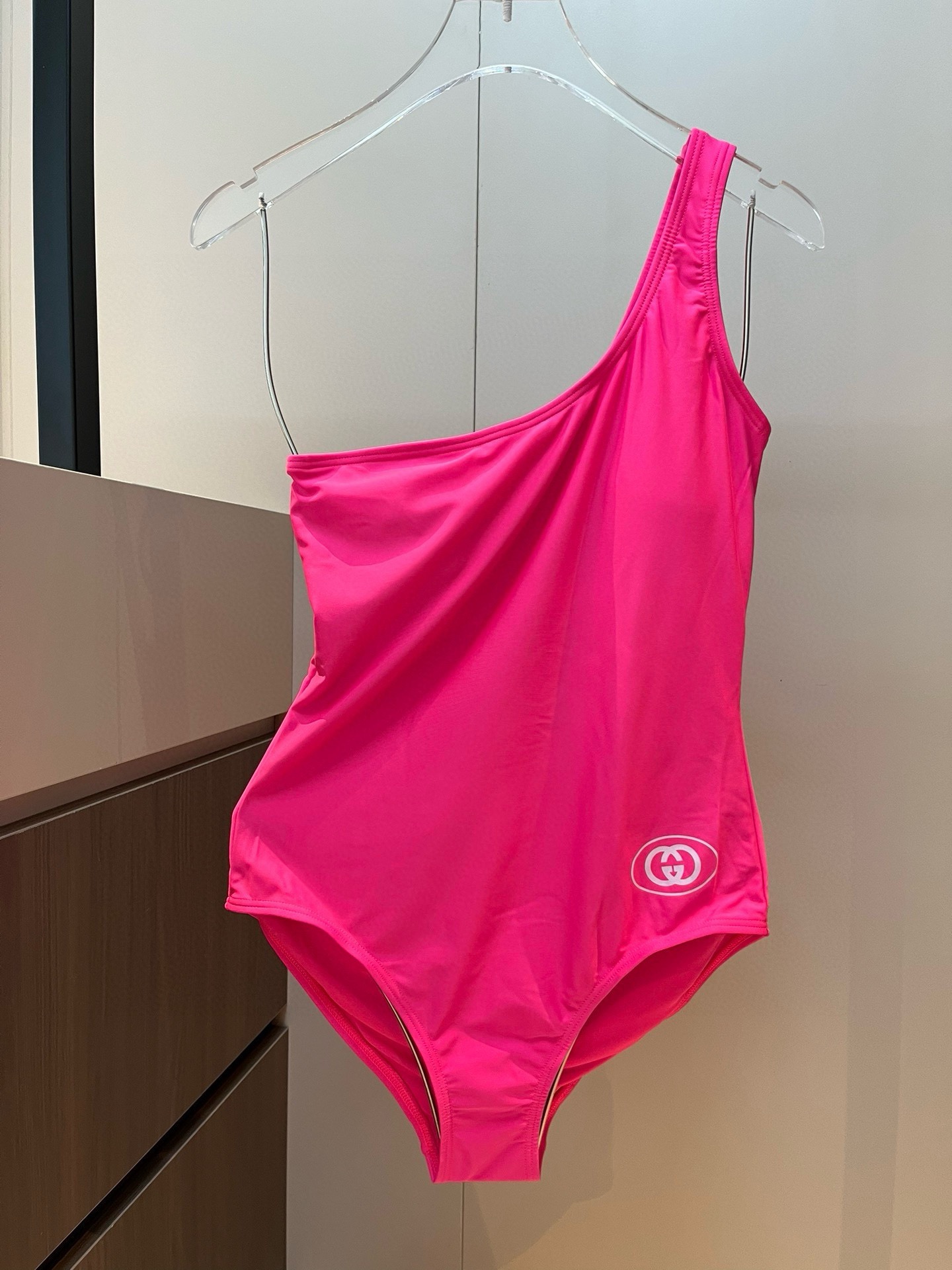 NO:304262,Gucci swimsuits are suitable for swimsuits in various scenarios♀Seaside, swimming pool, hot spring, water park, rafting can be worn inside and outside, and the fabric is breathable and comfortable. Quick-drying elastic swimsuits are more comfortable to clean. S M L XL swimsuits, swimsuits, bikinis, gucci, swimsuits, bikinis19860909批 Gucci古奇泳衣适合多种场景的游泳衣♀海边 游泳池 温泉 水上乐园 漂流都可以内搭外穿也完全可以 面料透气舒适.速干弹性的游泳衣更加帖肤易清洗 码数S M L XL泳衣泳裤比基尼,泳衣，泳裤，比基尼,gucci,swimsuits,bikinis,accessory