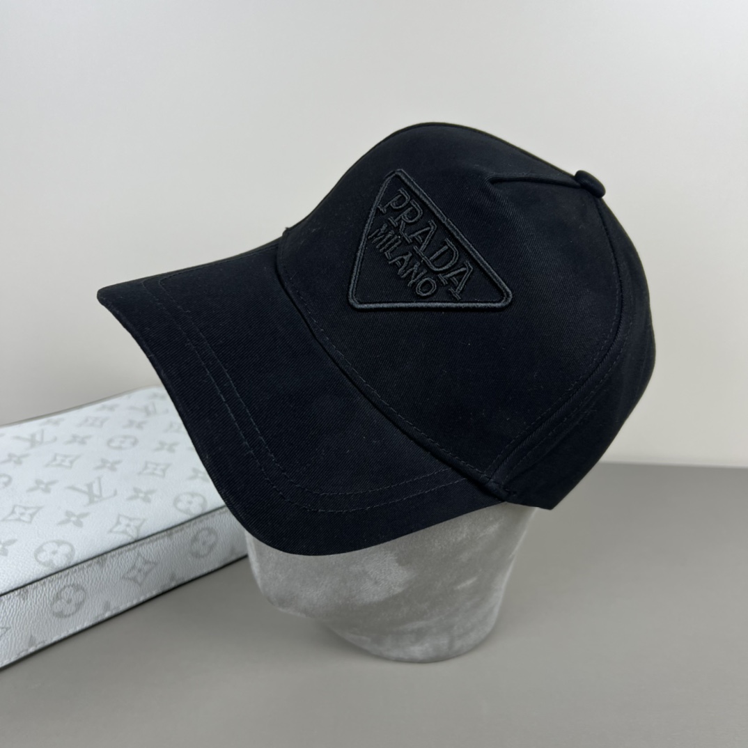 NO:225872,Prada Prada classic triangle baseball cap is a universal must-have style. It looks good after wearing for ten thousand years. Daily necessities. Perfect color. The hat is just right. It looks good when everyone wears it. The quality is excellent. Fashionable and versatile hat. Straw hat. Fisherman's hat. Baseball cap. Hats. Prada. Prada. Prada. Espadrilles. Hats.19860909普拉达prada 经典三角标棒球帽万能必留款 戴一万年都好看 日常刚需 颜色完美 帽型正点 简直谁戴都好看质量超赞 时尚百搭帽子草帽渔夫帽棒球帽,帽子,prada,prada,espadrilles,hats,hat