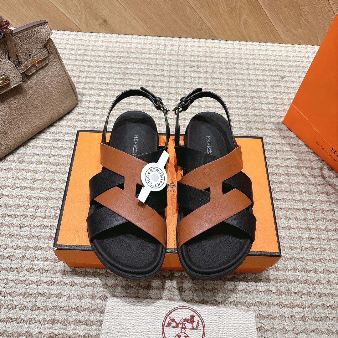 NO:240575,(Top version) * Hermes Second Uncle upgraded version of sandals. This year, all popular fabrics are worn with barefoot or socks!  Fabric cowhide, inner leather, foot pad: imported sheepskin original sole, wear-resistant, soft and comfortable, size 35-39 (41 customization) no return or replacement for women 40-47 (45-47 customization) no return or replacement for men, sandals, hermes, sandals, cowhide, sheepskin, socks19860909（顶级版本）*爱马仕二舅升级版拖凉鞋 今年流行面料搭配均选用光脚或者搭配个袜子穿！ 面料牛皮 内里真皮,垫脚:进口羊皮 鞋底原版开模tpu鞋底耐磨强柔软舒适 尺码35-39（41定制）不退不换女 40-47（45-47定制）不退不换男,凉鞋,hermes,sandals,cowhide,sheepskin,socks,Women's Shoes
