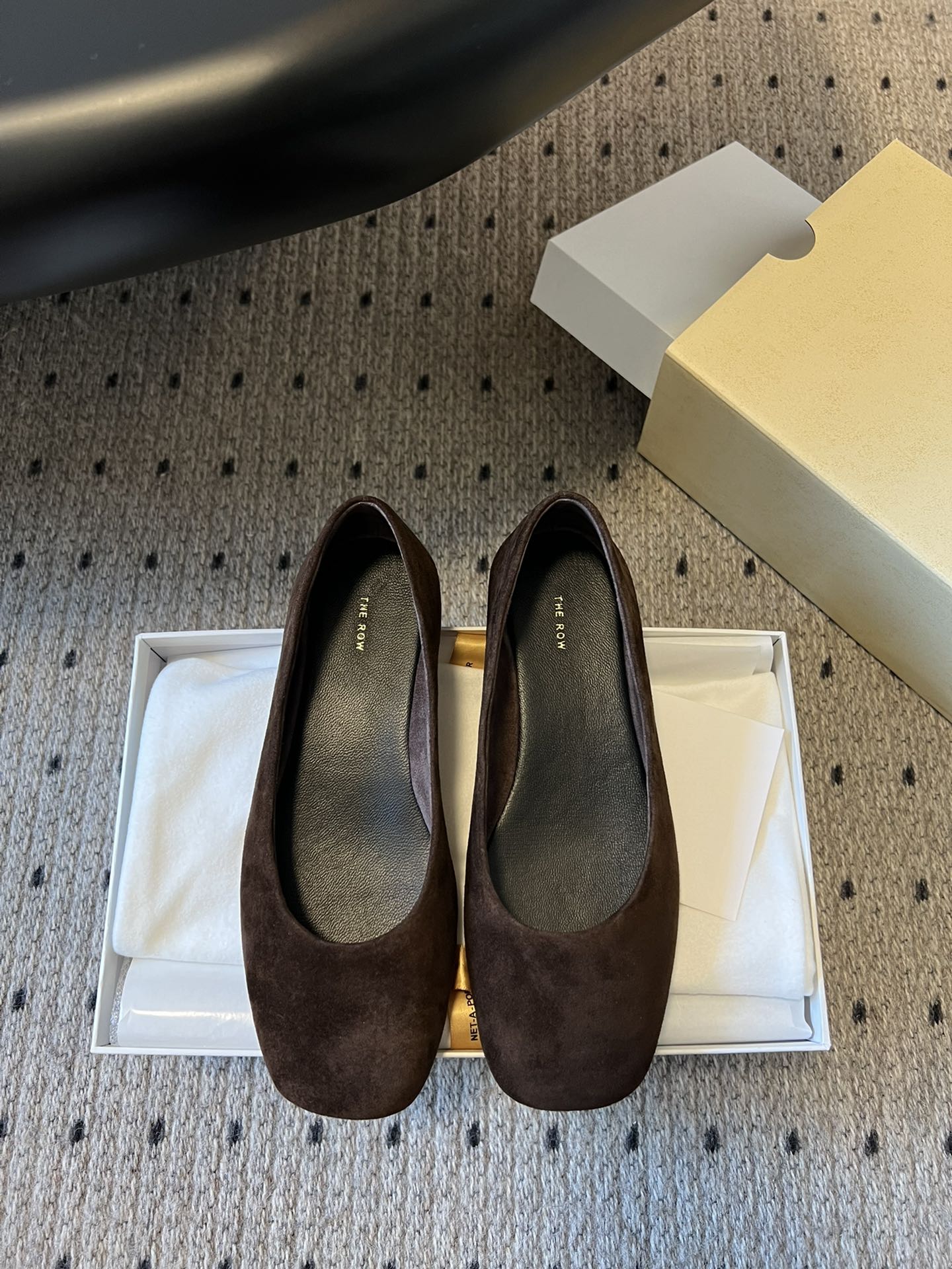 NO:225277,Purchase grade Dongguan products The Row 25ss square-toe flat-sole single shoes Two pairs of golden beauty need to be shared immediately Super soft and glutinous leather, not tired from walking, super comfortable with soft sole, super comfortable with big and square head, full of personality Therow style, full of old money style, imported sheepskin upper, inner sheepskin, outsole rubber sole, size 35-40 (40 customization, no return, ballet shoes, sheepskin19860909代购级莞产品 The Row 25ss方头平底单鞋 两双金灿灿的美丽需要立马分享 超级软糯的皮子,暴走不累,软底的超级舒服 大方头超级个性 Therow风十足 老钱风满满 鞋面进口绵羊皮 内里羊皮 大底橡胶大底 码数35-40（40定制不退换,芭蕾舞鞋,sheepskin,Women's Shoes