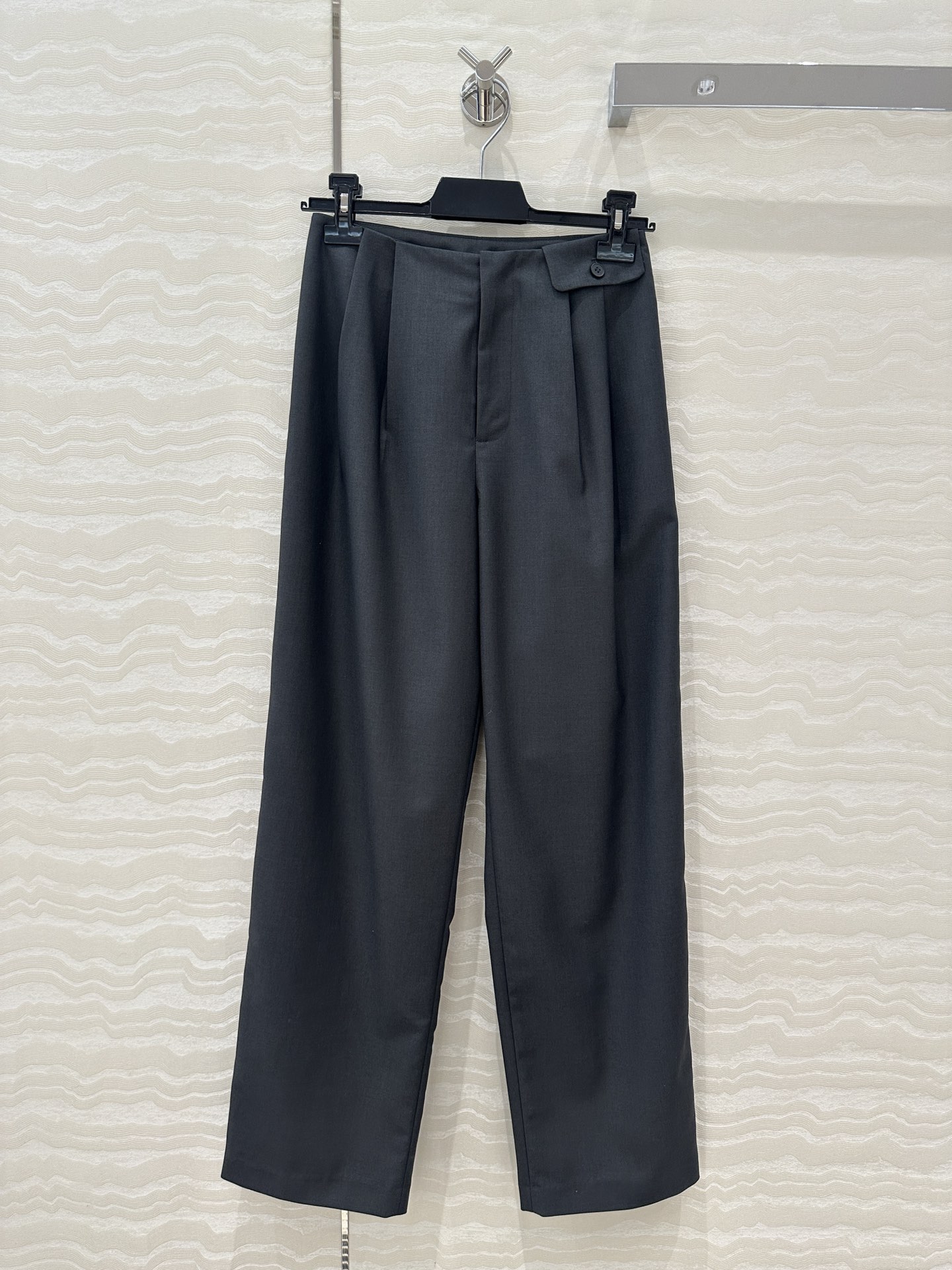 P546 Women’s Suit: High-Quality, Versatile Design in Two Colors and Three Sizes