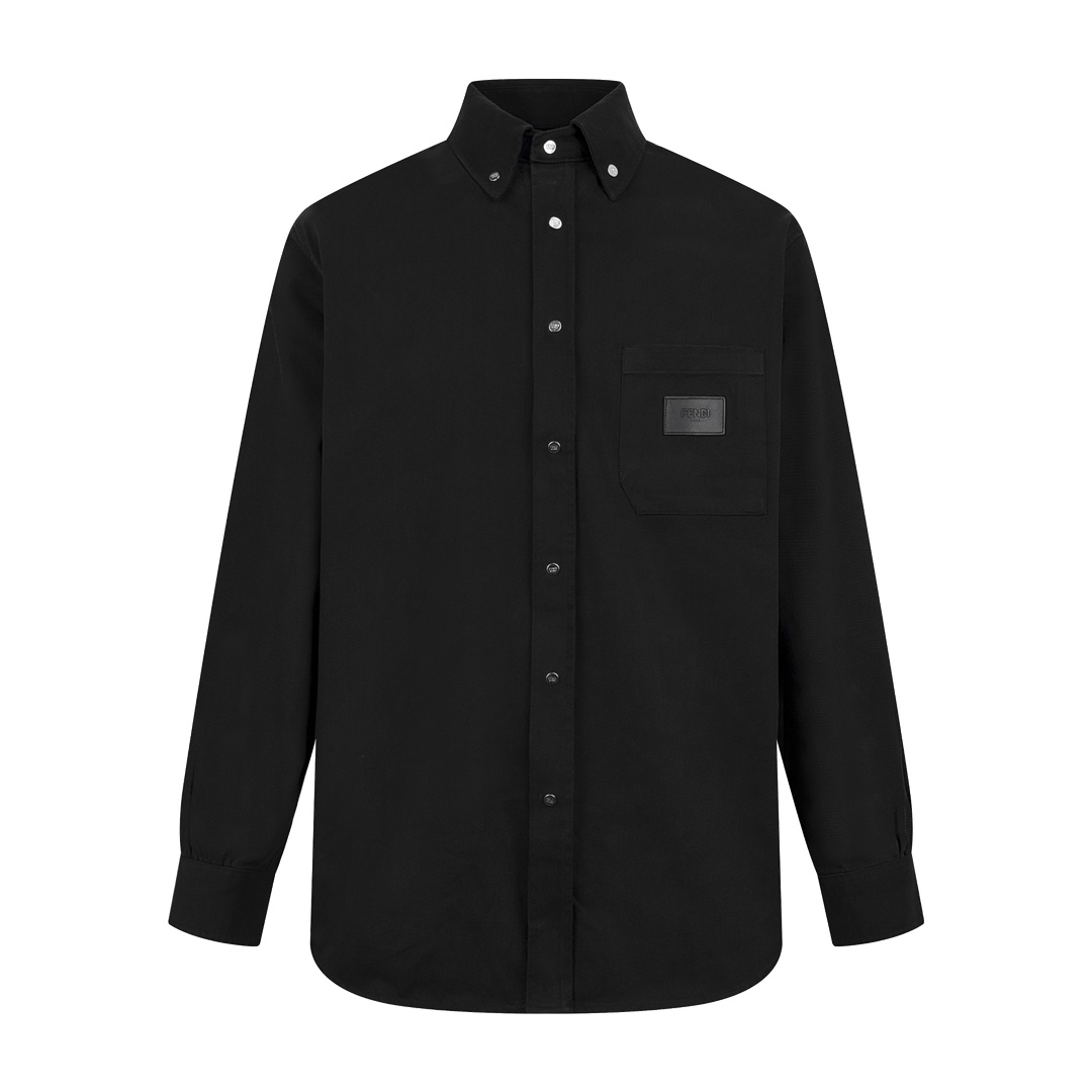 NO:508866,.Fendi leather patch shirt Customized platinum cotton silk, smooth and delicate, comfortable skin, a touch of black, showing extraordinary taste, the chest pocket is embellished with exquisite FENDI Roma leather to add brand recognition The design of the buckle is exquisite and elegant, smooth and natural, simple but not lacking in style, a classic choice for outfits Craft 1 ergonomic three-dimensional cutting Return to traditional craftsmanship techniques Through segmentation, folding, shrinking, and stretching techniques The so-called slow work produces fine work is respect for the material The pursuit of hand feel Complex workmanship Slow time, slow time, high loss Craft 2: The hot cushion is used to use a high-temperature machine for both hot cushion positions Through the synergy between the heating plate and the pressure roller Apply high temperature and pressure to the fabric to make the surface of the fabric smooth and crisp, wear-resistant and washable Craft 3: The fabric is washed with sand, and the texture is better, and it is not easy to deform  Not easy to shrink, not easy to fade, maintain long-term beauty, accessories Customized 1:1 Fendi leather brand Customized 1:1 Fendi quad buckle Customized 1:1 Fendi trademark Size Loose style S M L XL,,fendi,shirts,alexander wang19860909.Fendi 皮革贴片衬衫 定制铂棉雅绸 柔滑细腻 舒适贴肤 一抹黑色 尽显非凡品味 胸前口袋以精致的FENDI Roma皮革为点缀 增添品牌辨识度 系扣领的设计精致而优雅 线条流畅自然 简约而不失格调 穿搭中的经典之选 工艺1人体学立体裁剪 回归传统工艺手法 通过分割 折叠 抽缩 拉展技术手法 所谓慢工出细活 是对材料的尊重 对手感的追求 做工复杂 繁琐 时效慢 损耗高 工艺2: 烫朴位均用高温过朴机 通过加热板和压力辊的协同作用 对布料施加高温和压力 使布料表面平整挺括 耐磨耐洗 工艺3: 面料都经过砂洗 手感质感更佳 不易变形 不易缩水 不易褪色 保持长久的美观 辅料 定制1:1 Fendi 真皮牌 定制1:1 Fendi 四合扣 定制1:1 Fendi 商标 版型 宽松版型 尺码 S M L XL,,fendi,shirts,alexander wang,Men's clothing