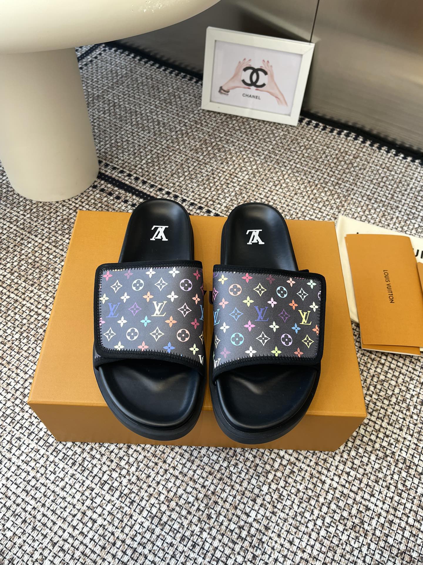 NO:233037,LV Spring and Summer New Model Top Version The counter focuses on the latest model Original development Top Version All details are consistent with the authentic product!  Number of codes 35-47 (45.46.47 custom made without return or exchange) with genuine packaging, slippers, louis vuitton, slippers19860909LV 春夏新款 顶级版本 专柜主打最新款 原版开发 顶级版本 所有细节都和正品一致！ 码数35-47（45.46.47订做不退不换）配正品包装,拖鞋,louis vuitton,slippers,Women's Shoes