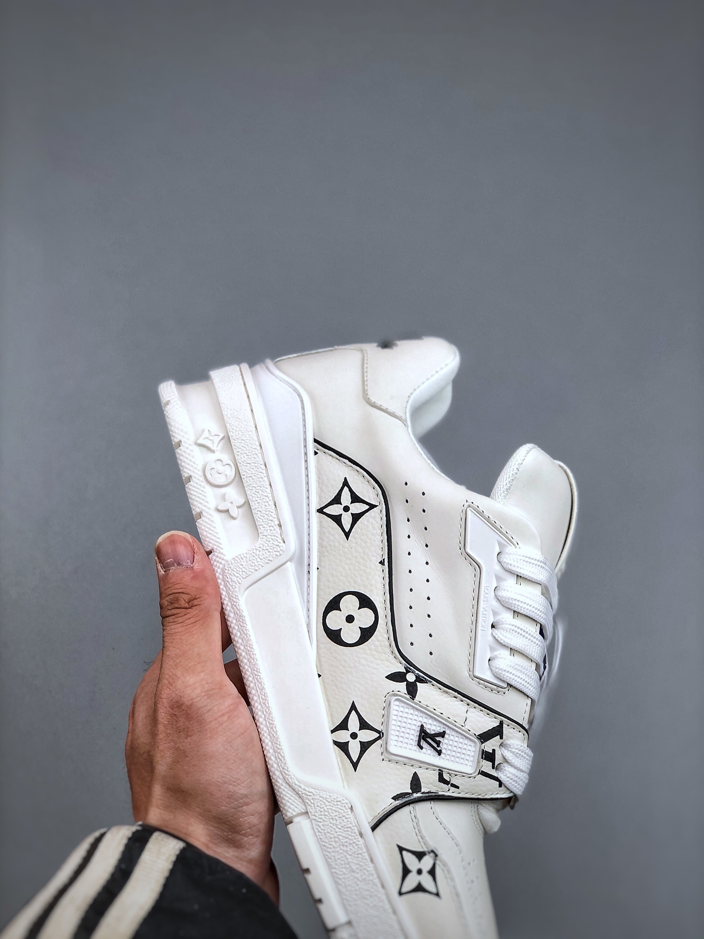 Louis Vuitton Trainer 2.0 White Monogram Leather Low-Top Sneakers 7 i1742593231 6205 5