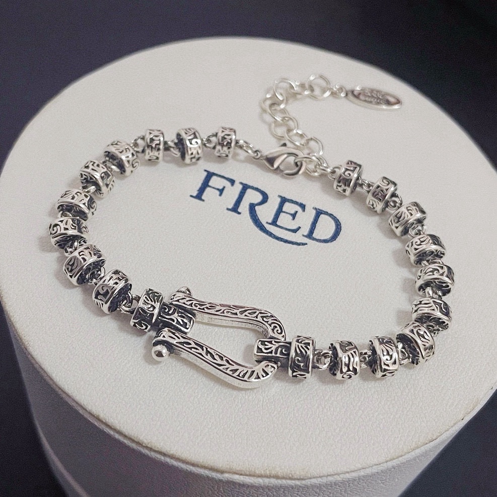 NO:112150,Ferred horseshoe buckle bracelet, seiko micro-insert, high-end customization, counter material, thickened electroplating technology, logo, simple and high-end feel, full of temperament, can be worn with many bracelets and bracelets in daily life., jewelry boutique, bracelet, bracelet19860909批  费雷德马蹄扣手链,精工微镶,高端定制,专柜材质,加厚电镀工艺,带logo,简约又有高级感,气质拉满,日常可以和很多手链手镯叠戴.,饰品精品,bracelet,bracelet,Jewelry